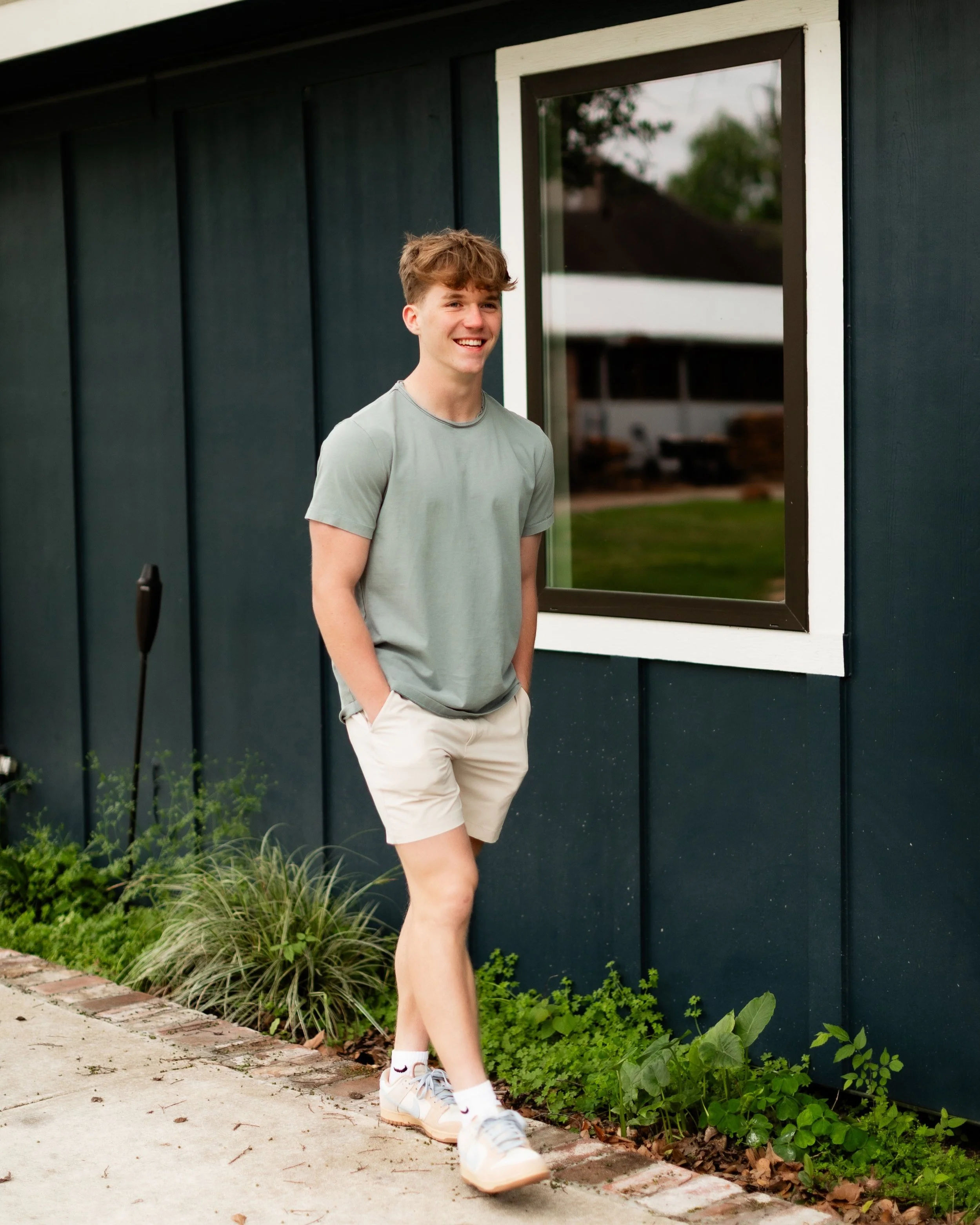 tomball-high-senior-guy-session-senior-announcement-photos-outdoors
