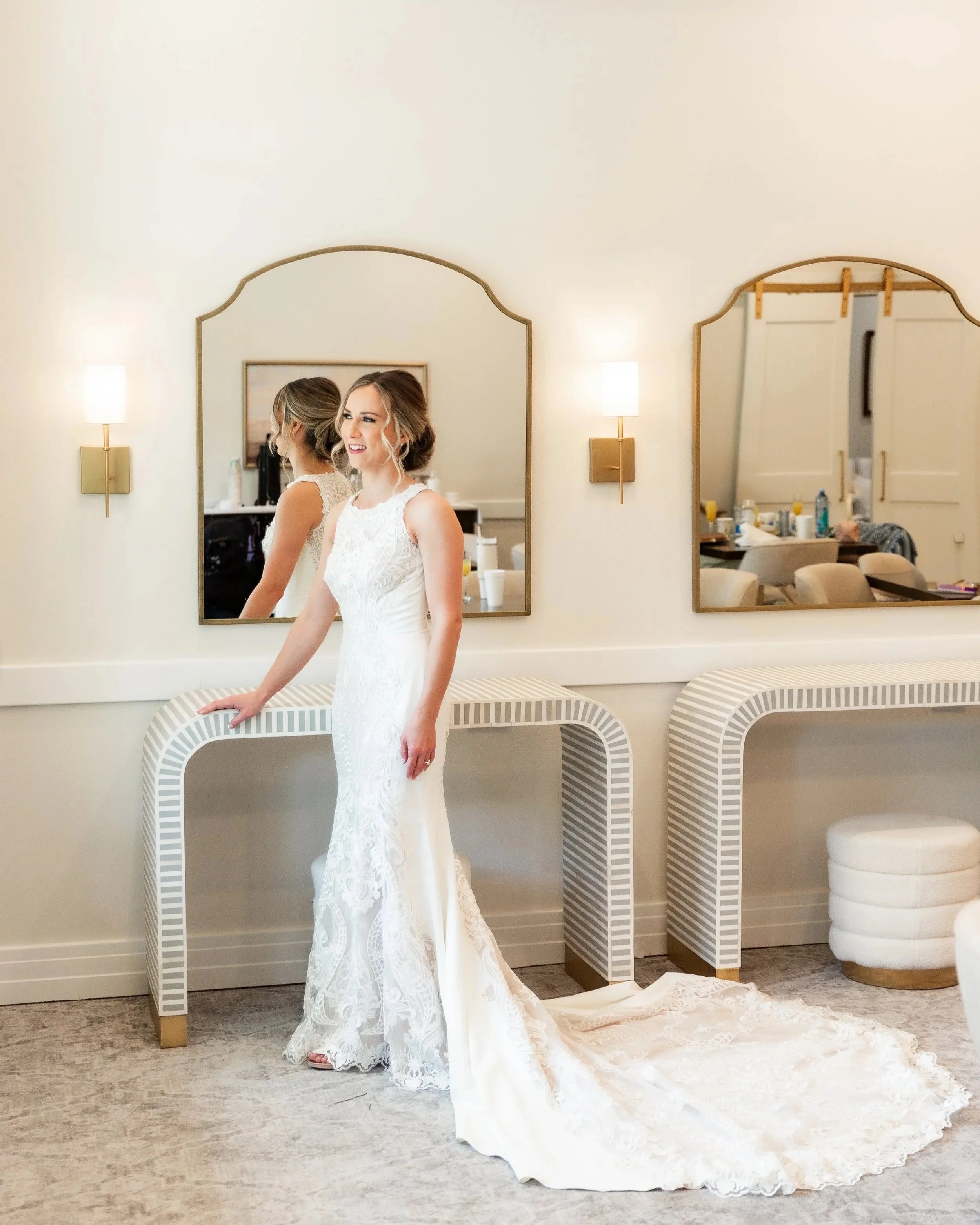 bride-portrait-bridal-suite-the-woodlands-country-club