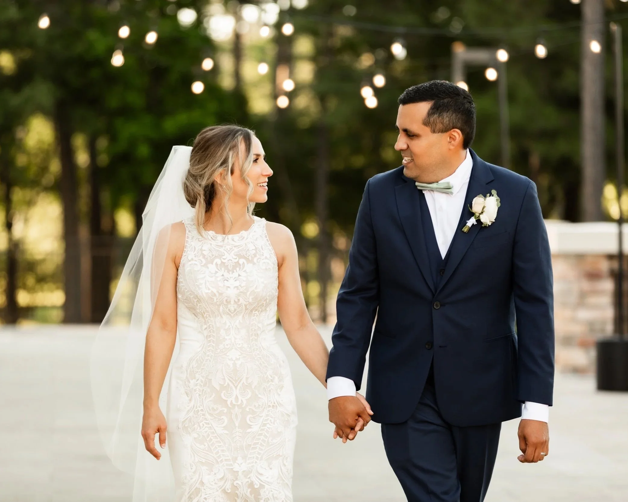 wedding-couple-lifestyle-portraits-the-woodlands-texas