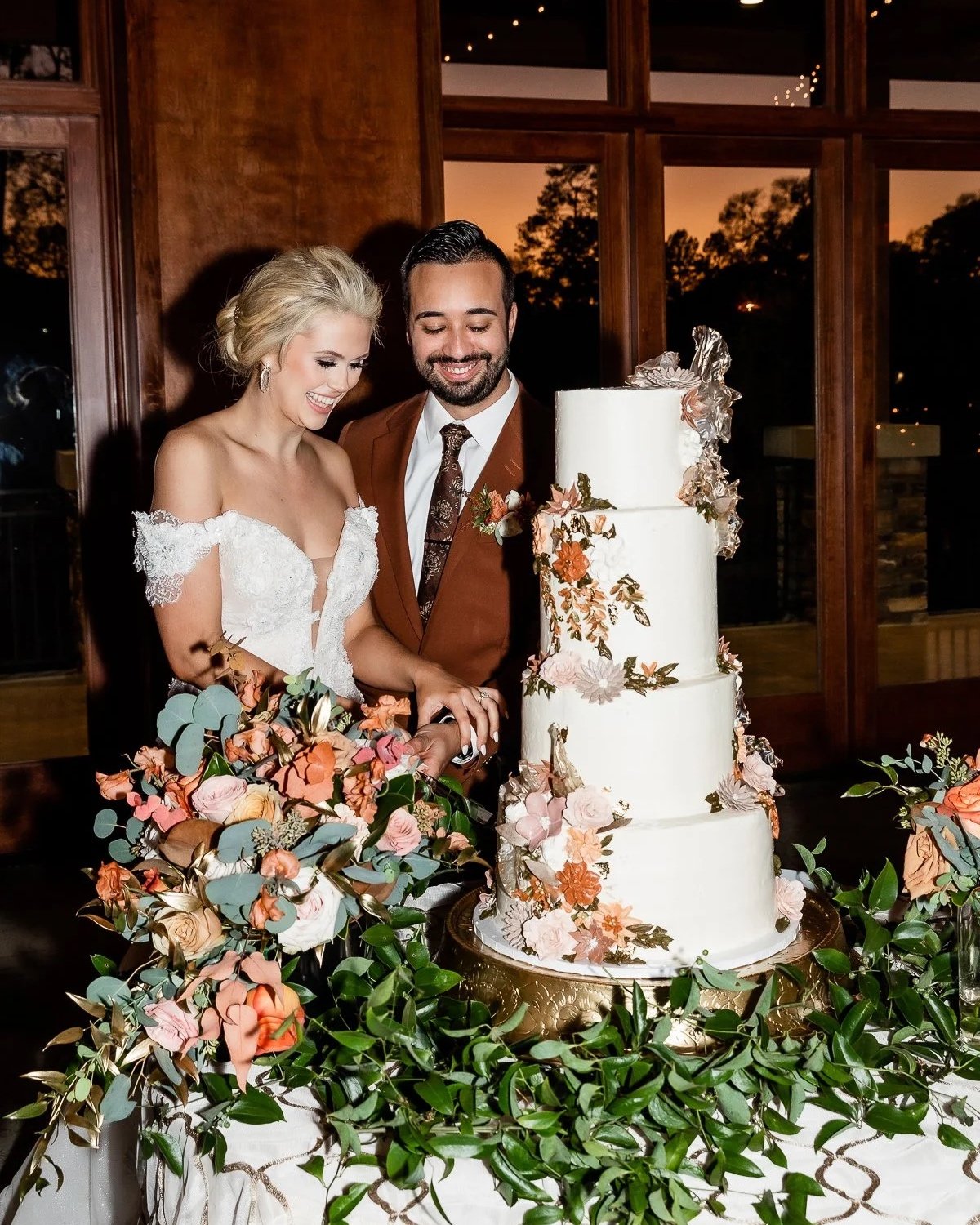 cake-cutting-wedding-reception-the-woodlands-country-club