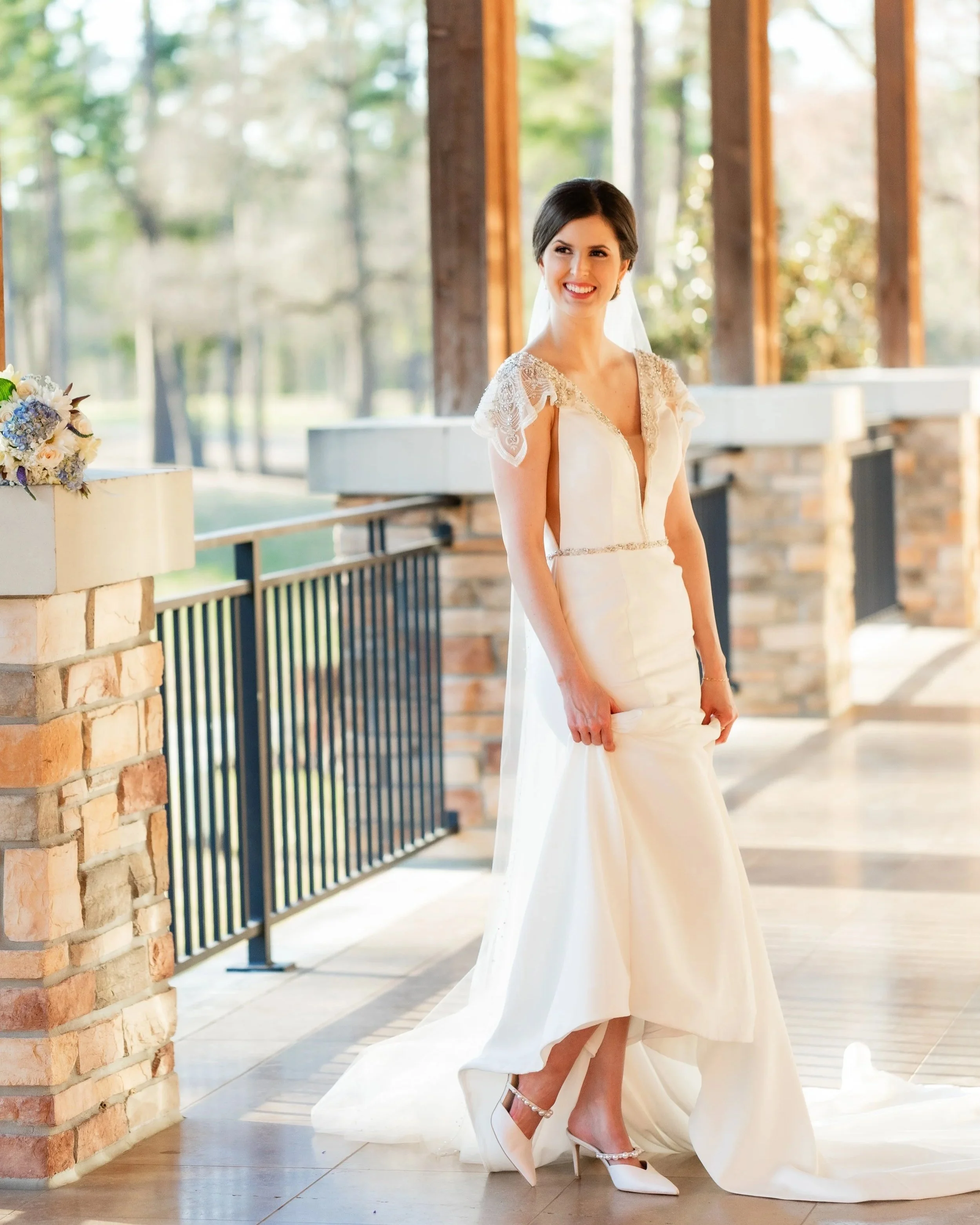 bride-portrait-balcony-the-woodlands-country-club