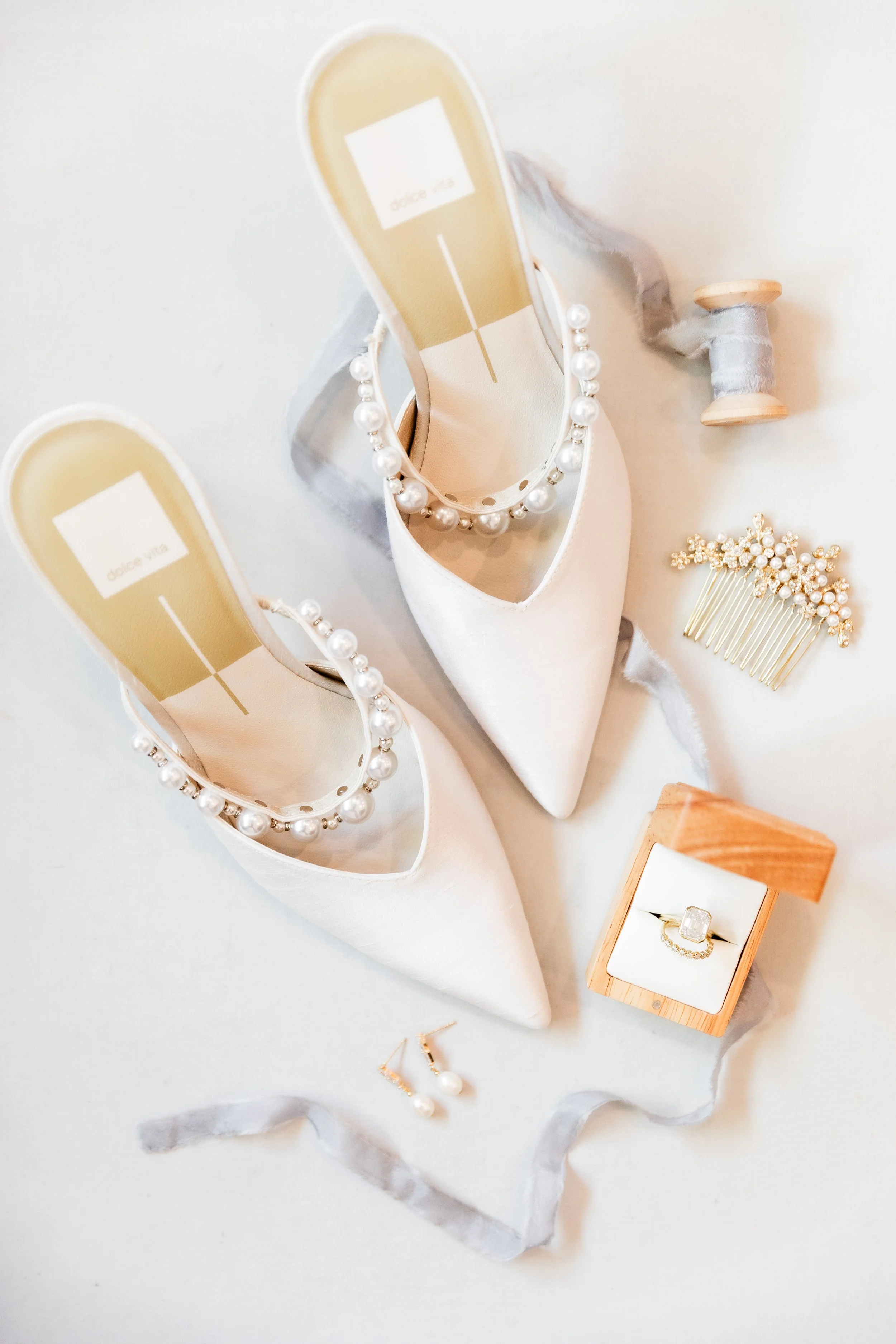 bride-shoes-flat-lay-wedding-details-the-woodlands-country-club