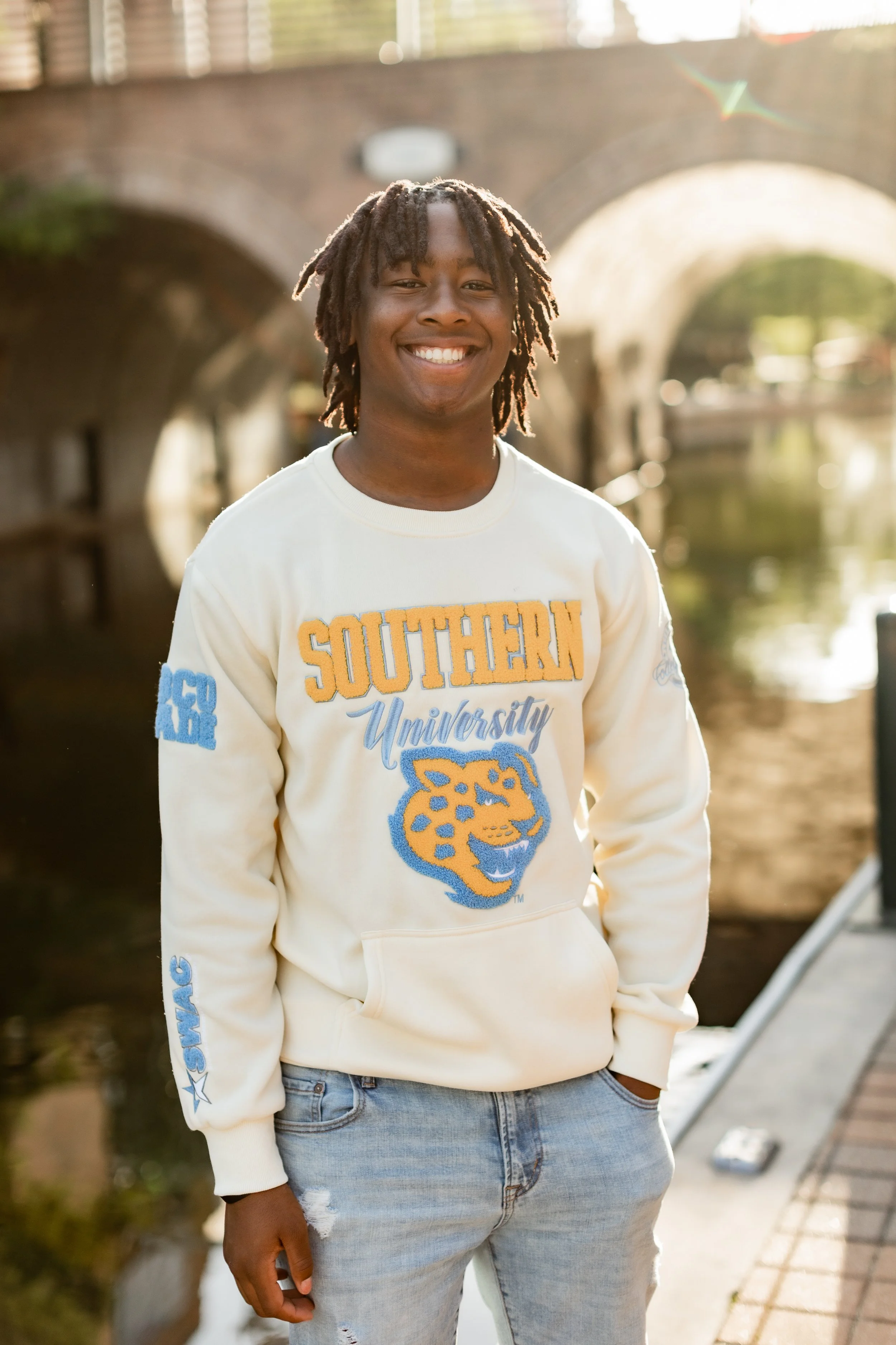 college-bound-senior-repping-college-swag-the-woodlands-waterway