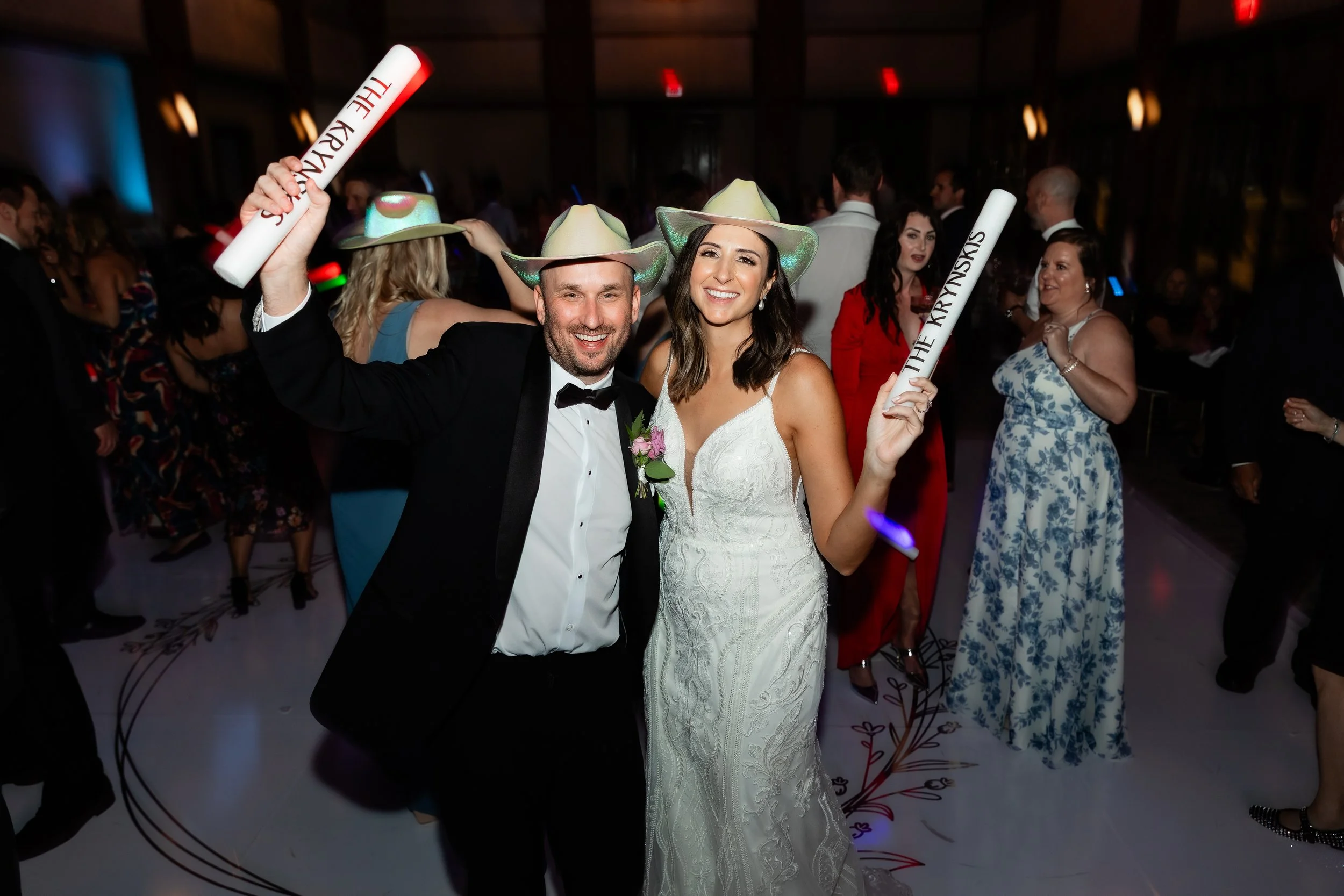 reception-party-guest-dancing-bride-groom-woodlands-cc