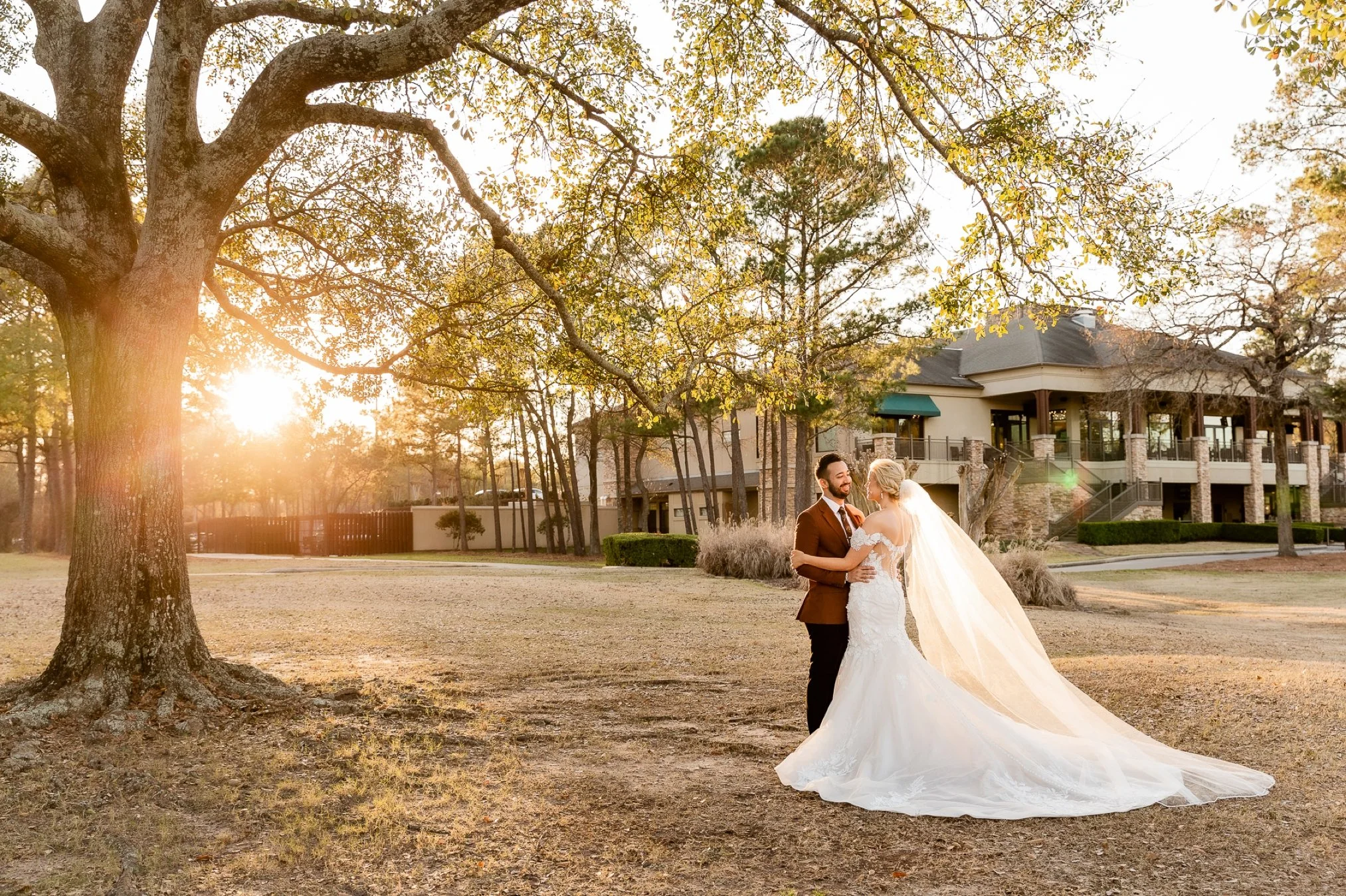 newlyweds-romantic-portrait-the-woodlands-country-club