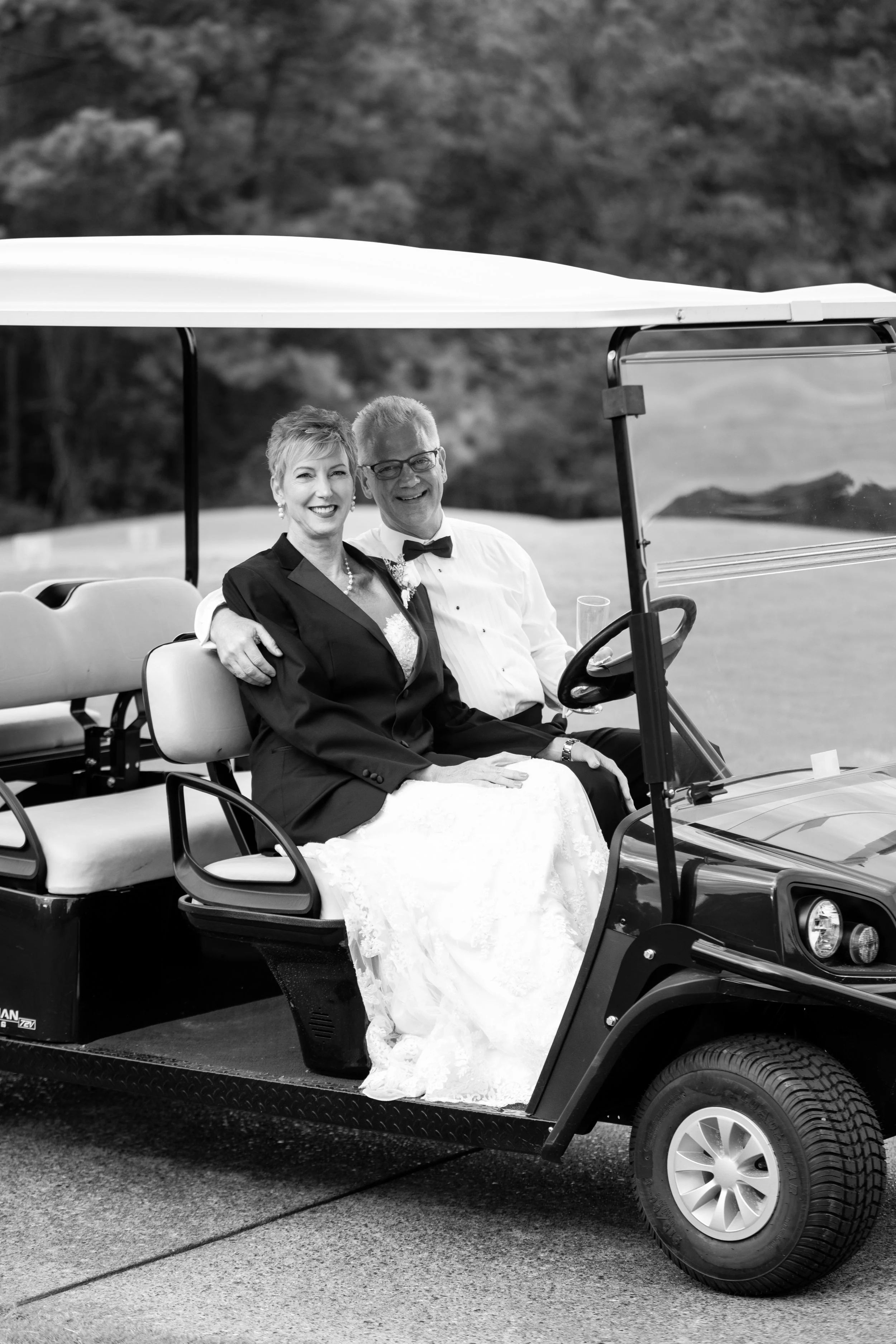 timeless-wedding-photography-woodlands-golf-cart-newlyweds.jpg