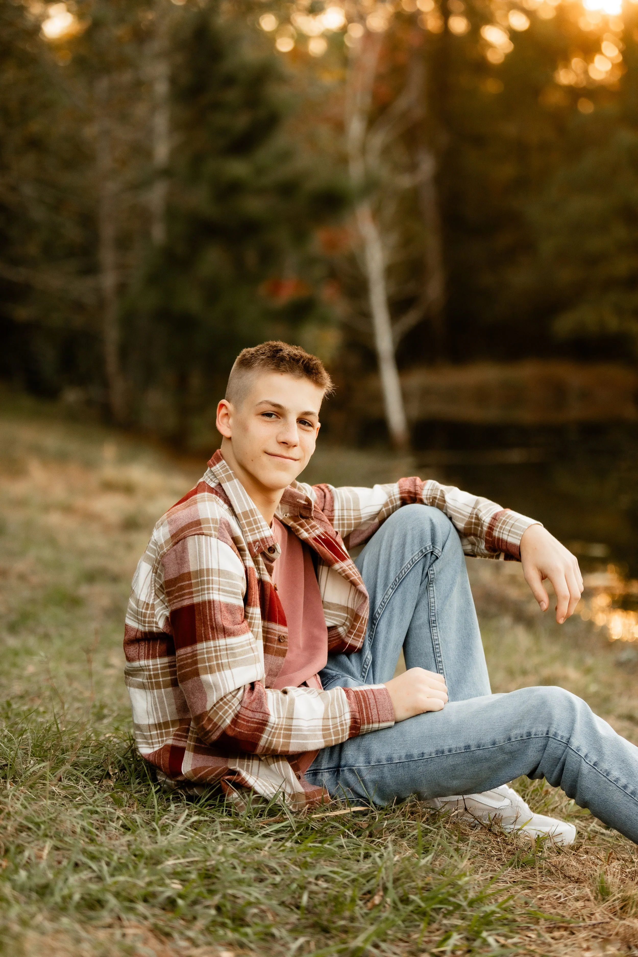 kingwood-high-senior-guy-session-grad-announcement-photos-outdoors