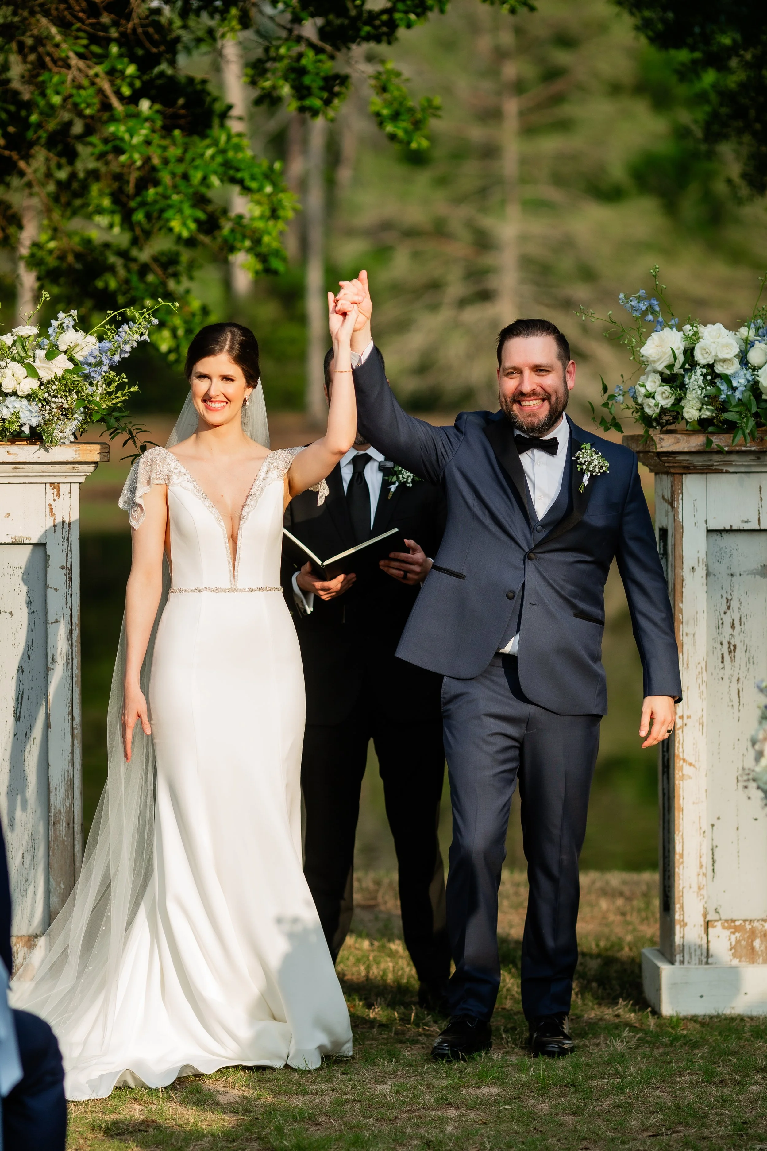 outdoor-ceremony-the-woodlands-county-club-bride-and-groom-celebrating