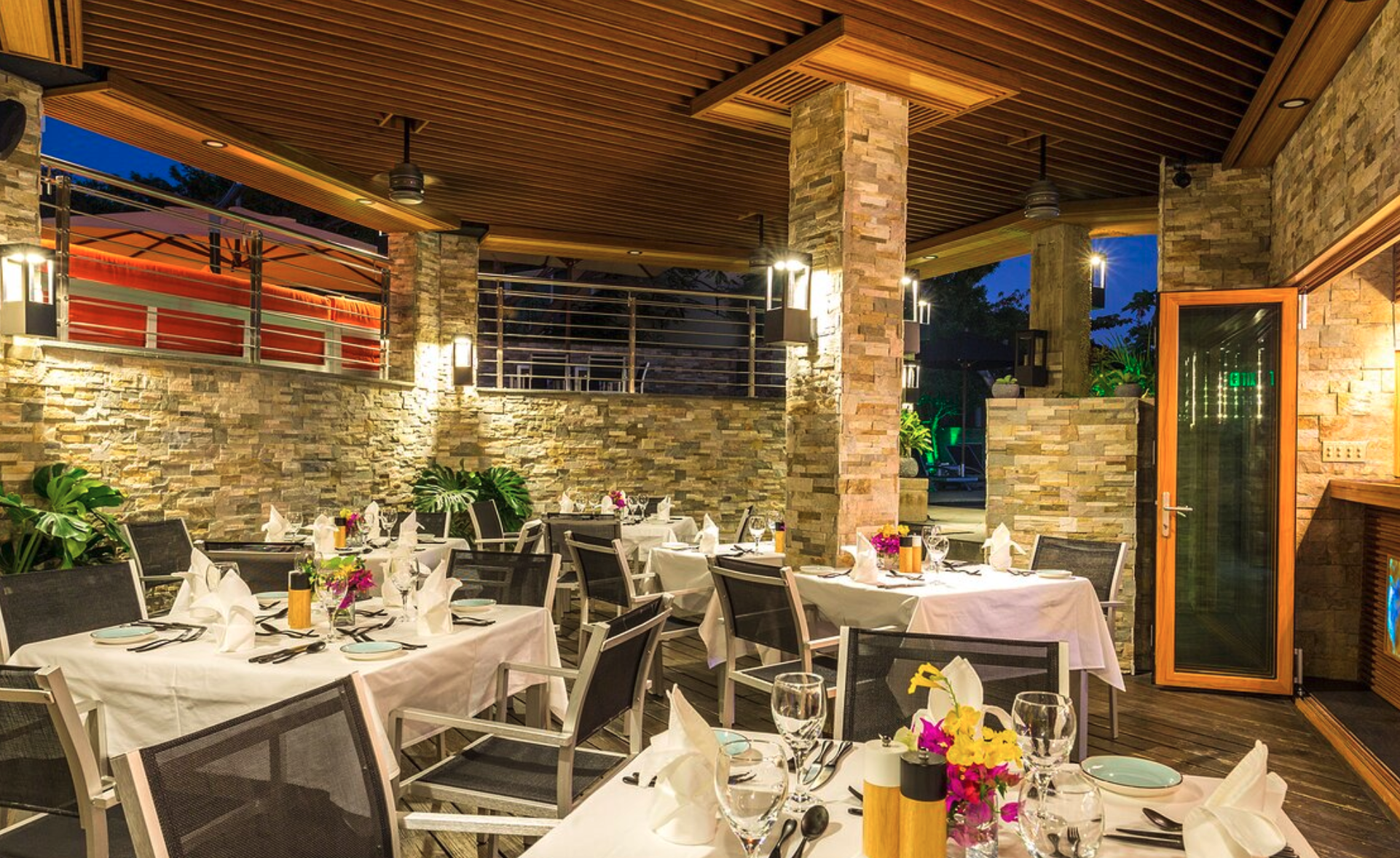 WE Grill + Wok | Winebar