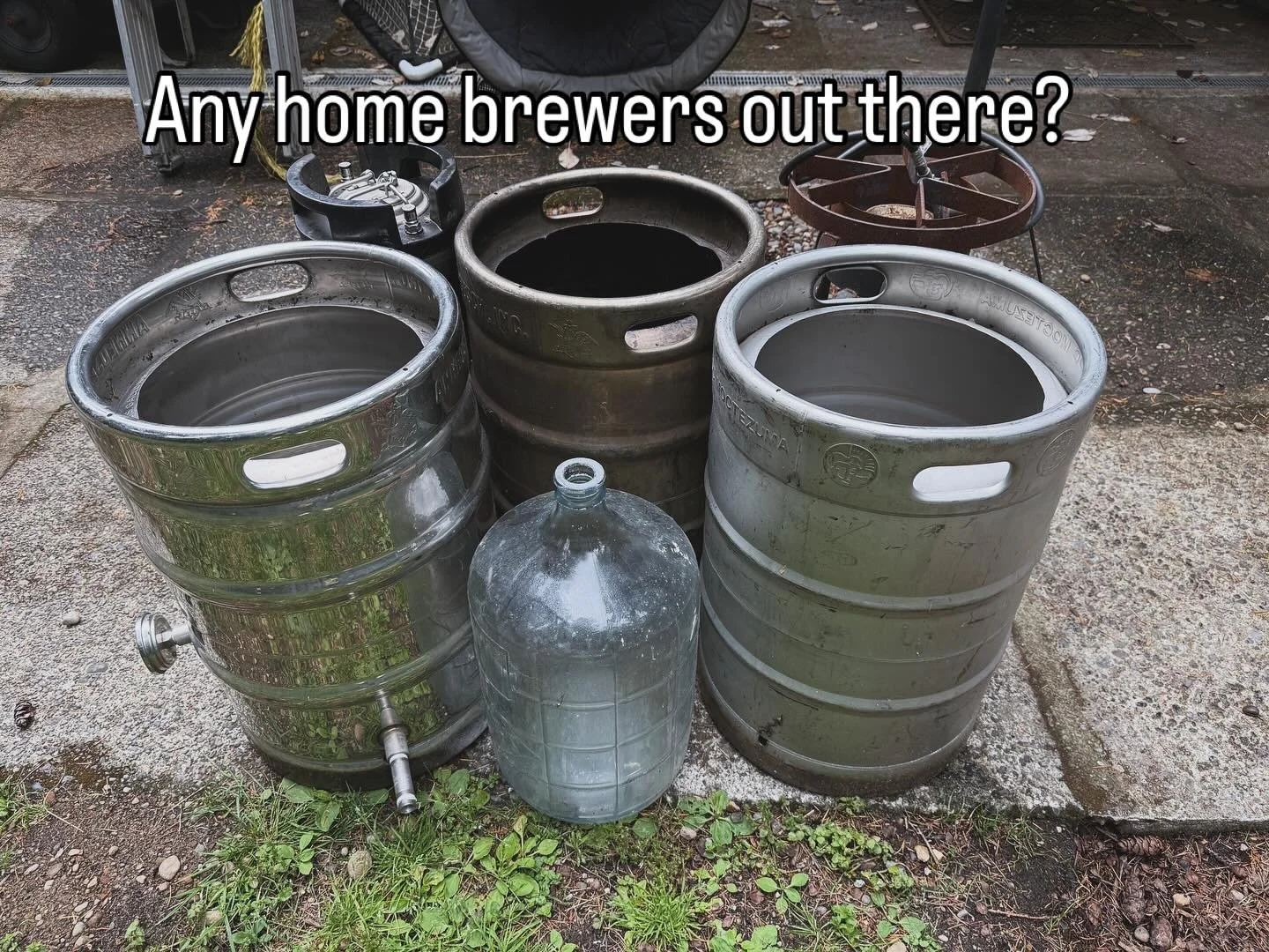 Picked up these remnants of an old brewing setup. Few important pieces still missing and needs a lot of cleanup, but going to do some home brewing alongside the trailer build and maybe someday offer the home brew to clients! 🤔 We&rsquo;ll see how it