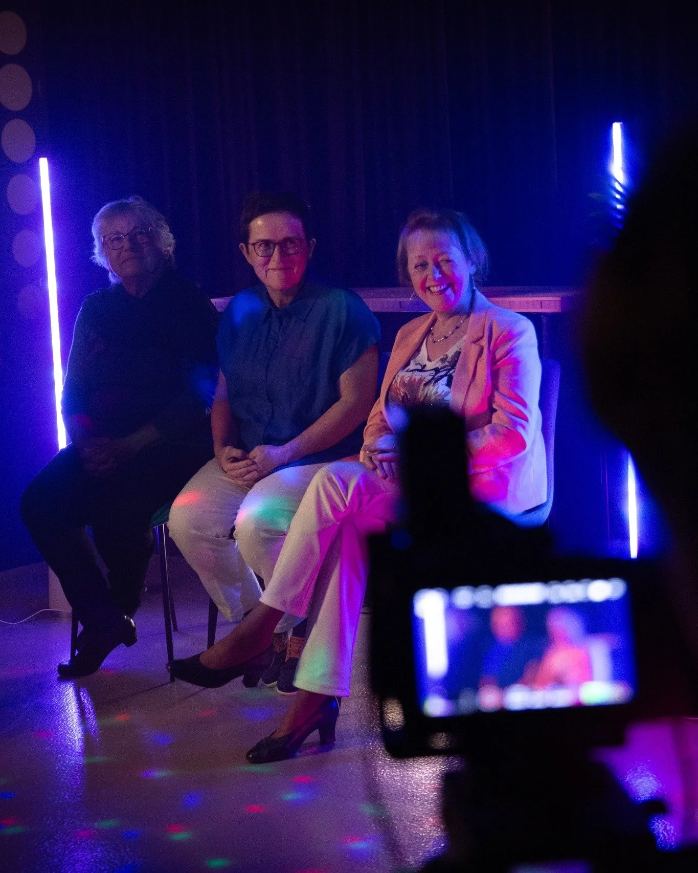 Superbe s&eacute;rie de tournages avec DIRA Estrie pour la r&eacute;alisation de plusieurs capsules vid&eacute;o visant &agrave; exposer les situations de maltraitance pouvant &ecirc;tre v&eacute;cue par les personnes &acirc;g&eacute;es. Un projet &e