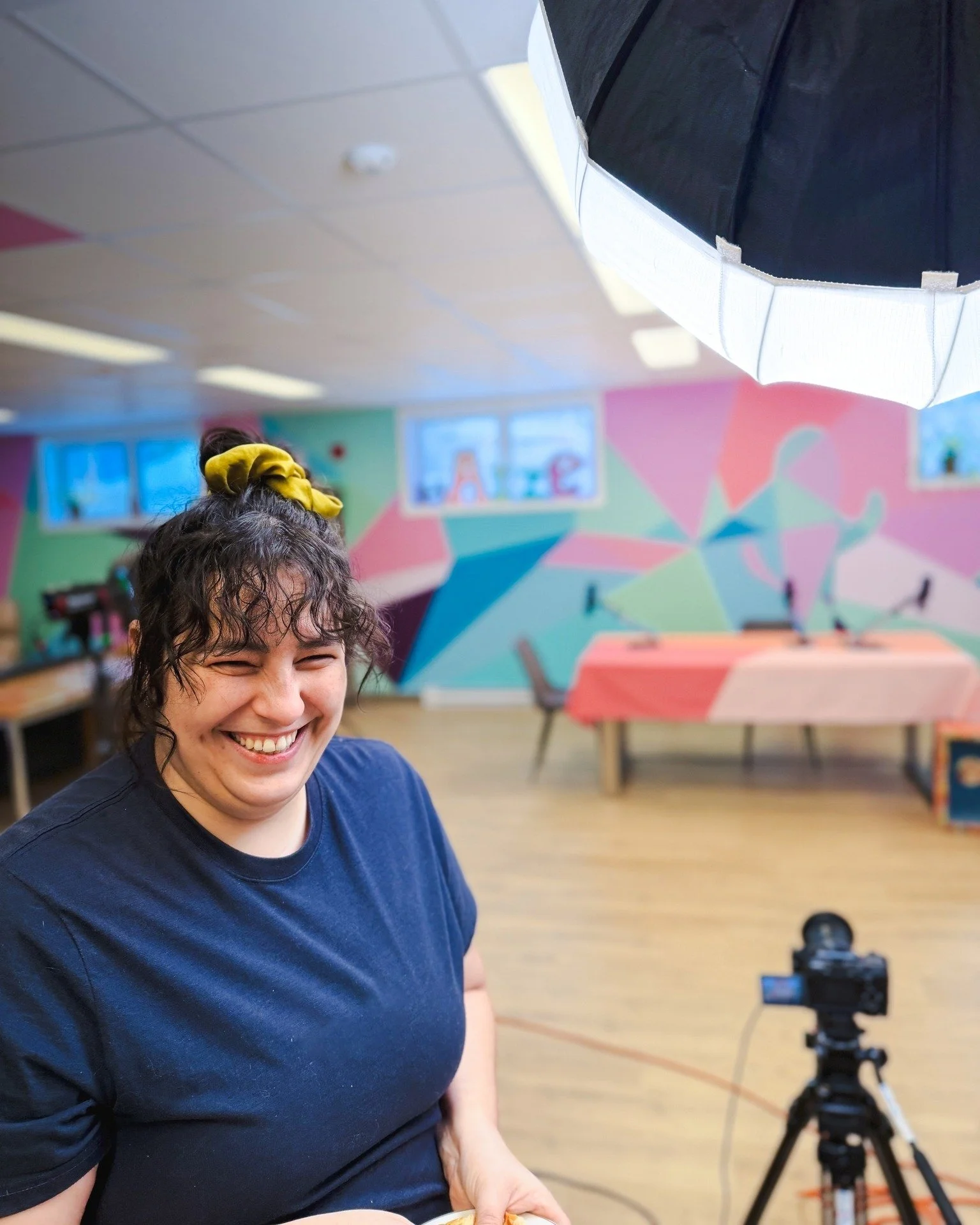 Cette semaine, on &eacute;tait &agrave; la Maison des jeunes de Fleurimont, la Maize pour le tournage des prochains &eacute;pisodes de leur tout nouveau podcast 🎙️

On a h&acirc;te de vous montrer &ccedil;a!

#Tournage #Podcast #BehindTheScenes #Pro