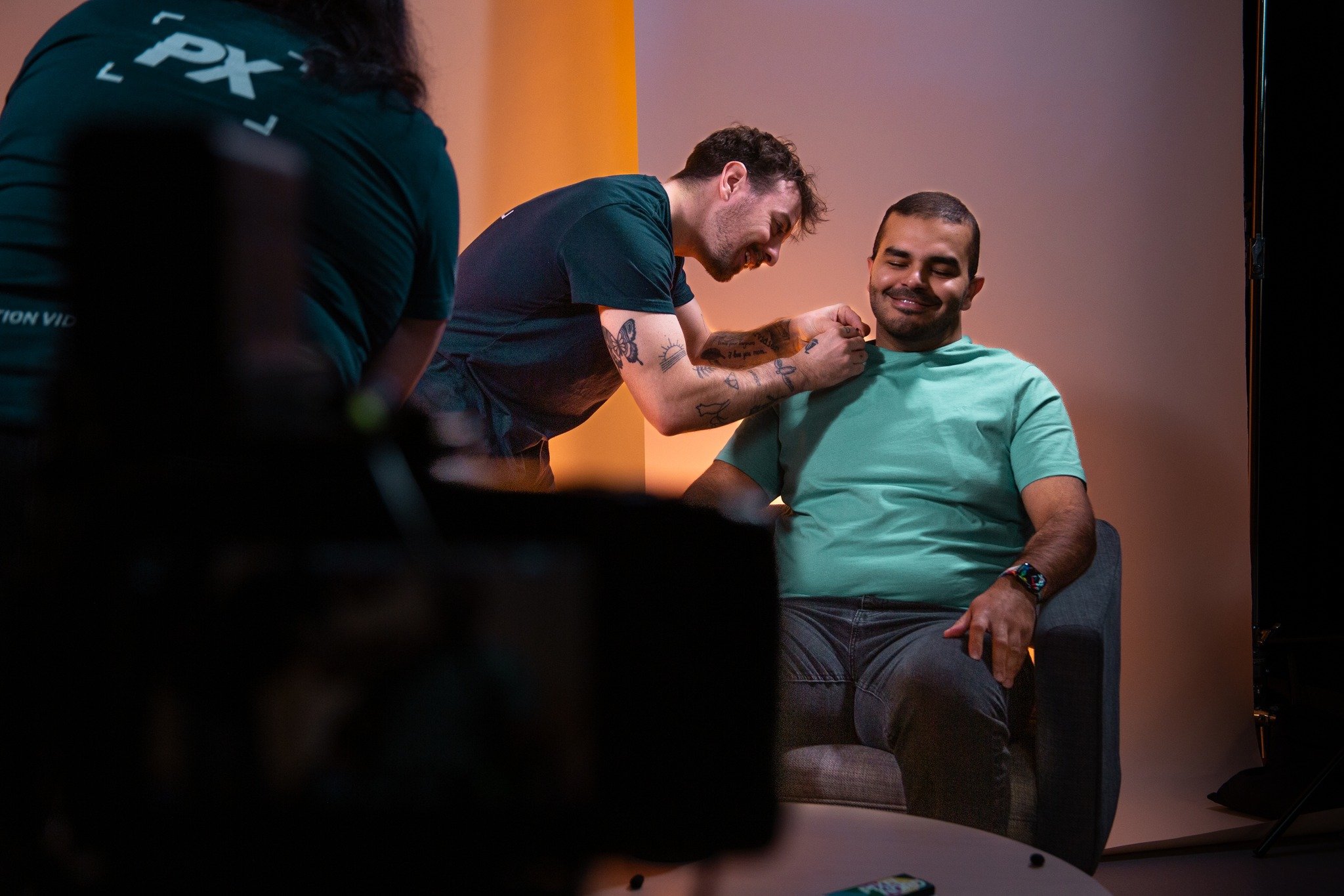 PARTIE 1 : Behind the scenes des capsules pour le @grisestrie 🎥🎞
.
.
.
#plateaudetournage #behindthescenes #behindthecamera #tournagevideo #obnl