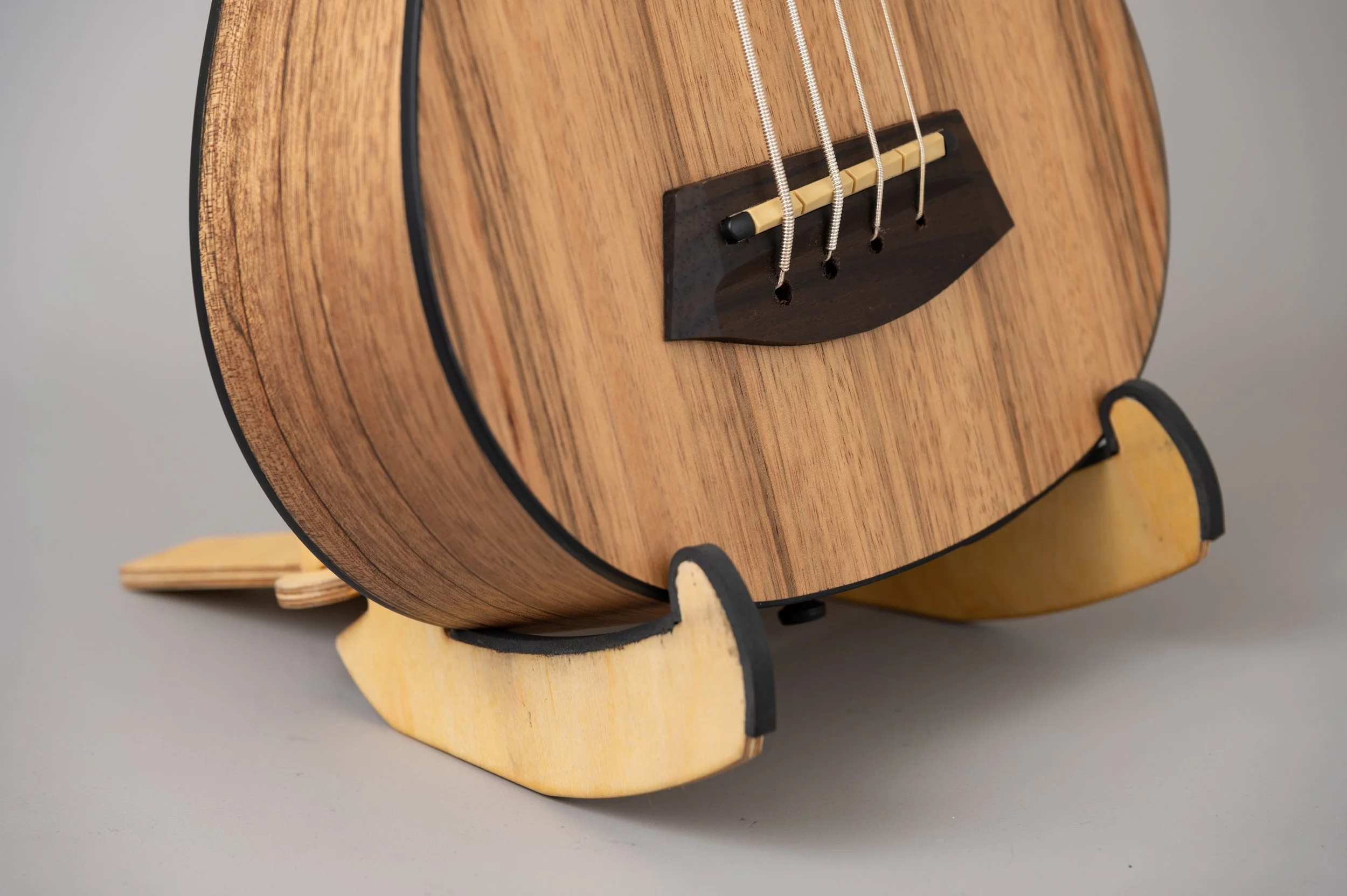 Kala U-Bass Pacific Walnut-2395.jpg