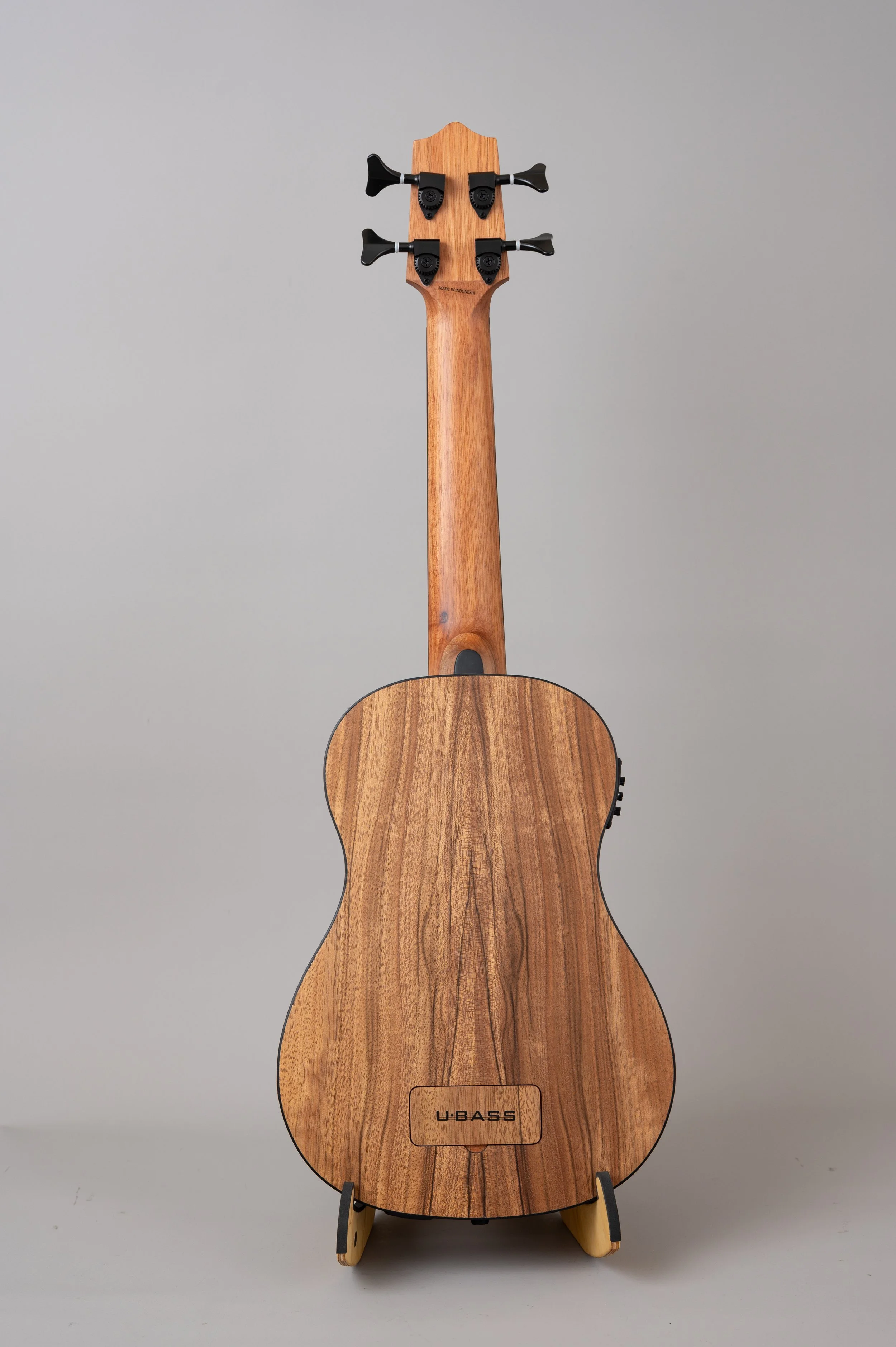 Kala U-Bass Pacific Walnut-2385.jpg