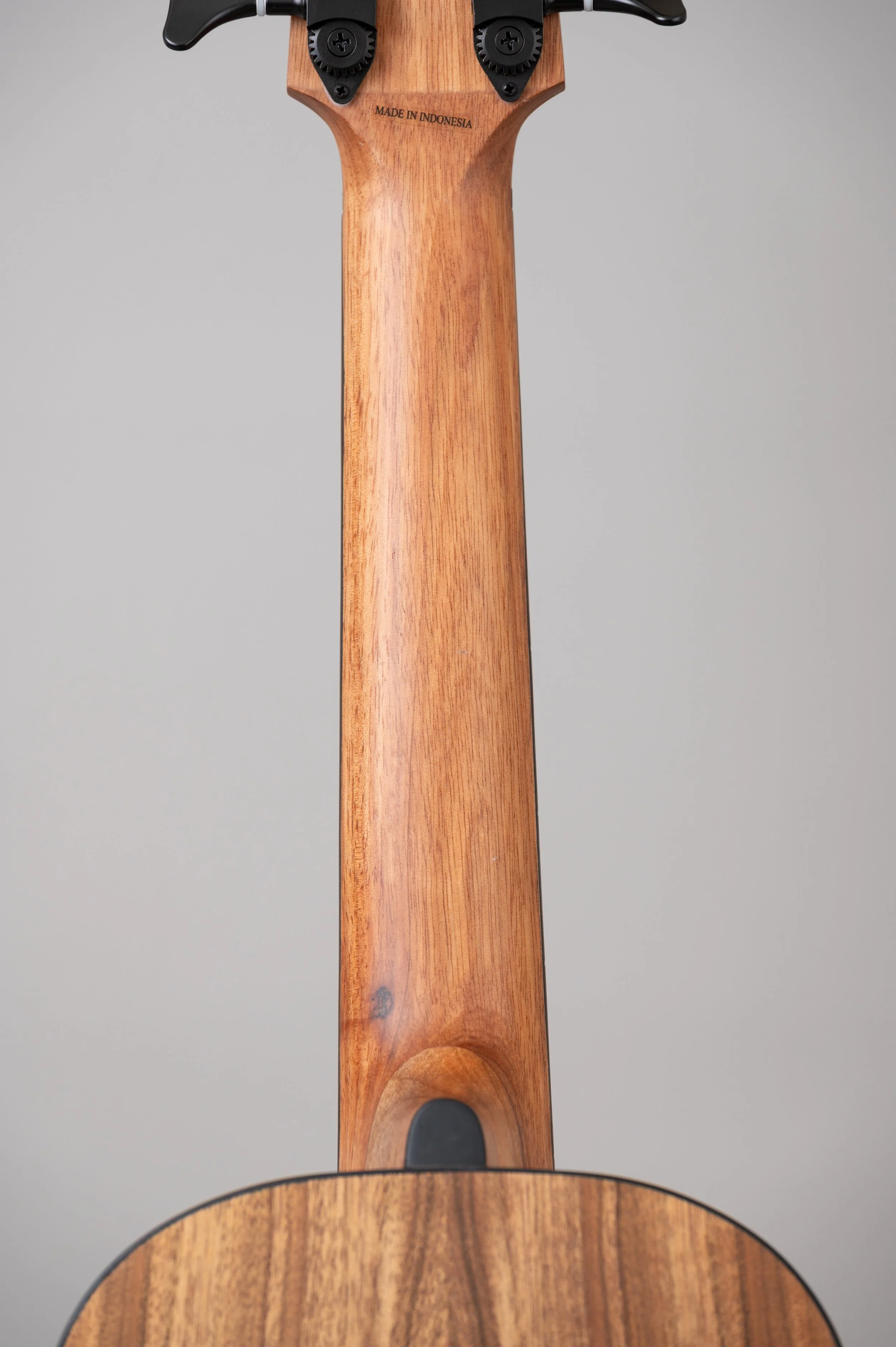 Kala U-Bass Pacific Walnut-2387.jpg