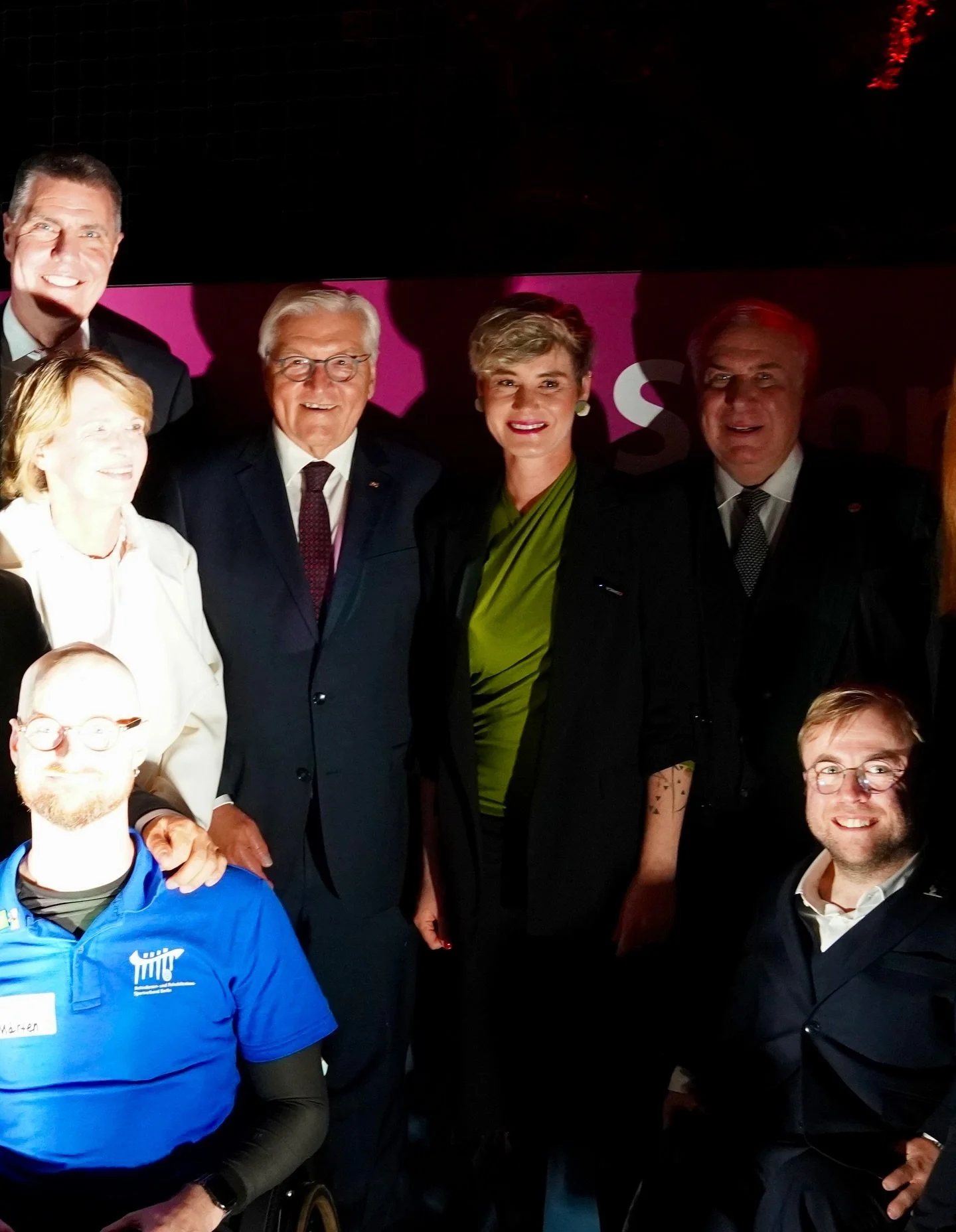 🗯️ „Als Bundespräsident danke ich Ihnen im Namen unseres ganzen Landes für Ihren Einsatz – für die vielen, vielen Stunden in Turnhallen und Schulen, in Kinderheimen oder am Seelsorge-Telefon. Für Ihr frühes Aufst
