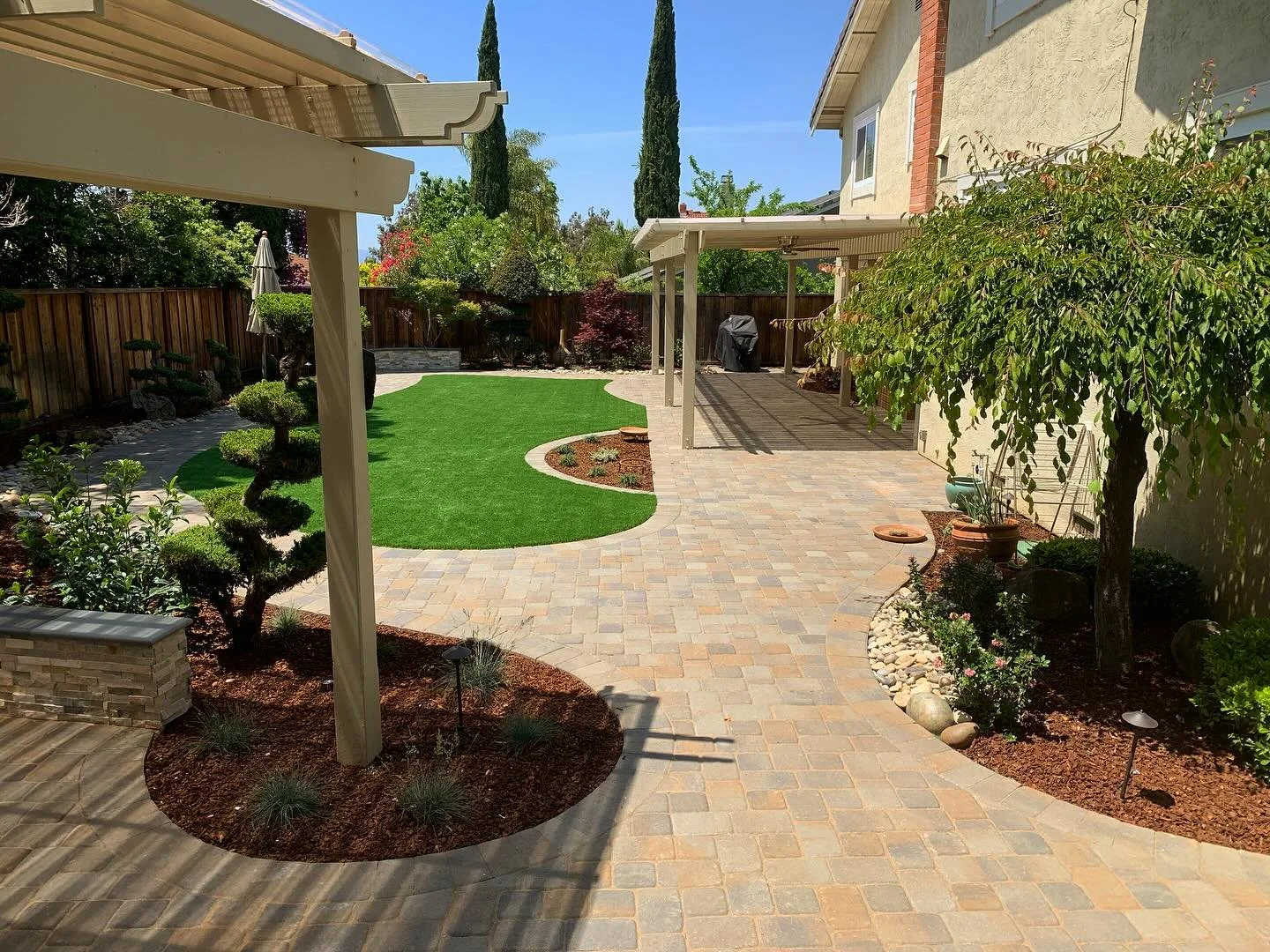 Clean and spacious
#yarddesign #barbecuearea #pergola