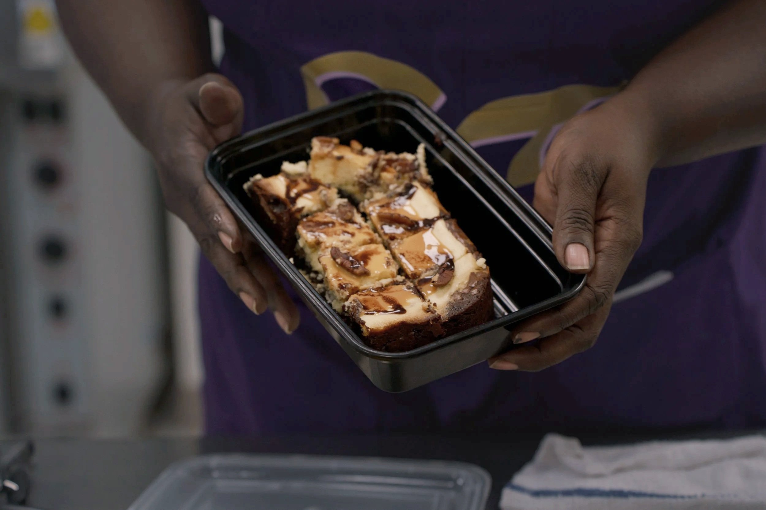 Sweet TemptationZ preparing tasty treats in Peoria, IL