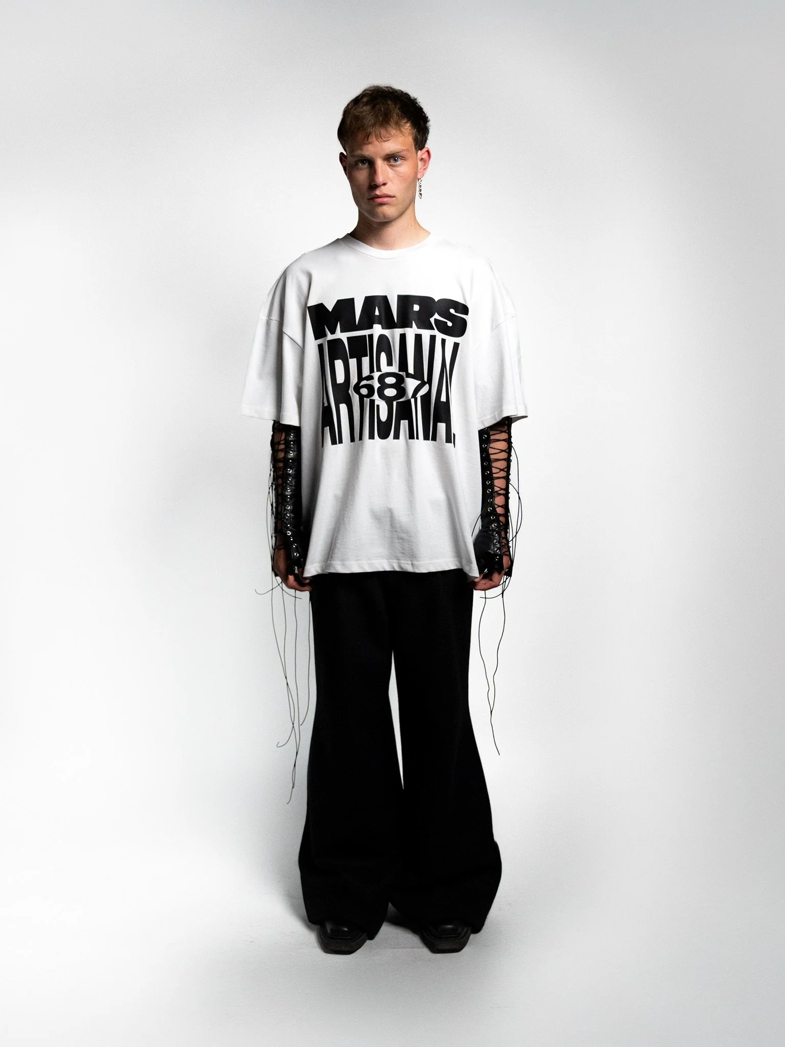 MARS-Look-Male-Tshirt-Weiß-Artisanal-ohne-Tasche-01.JPG