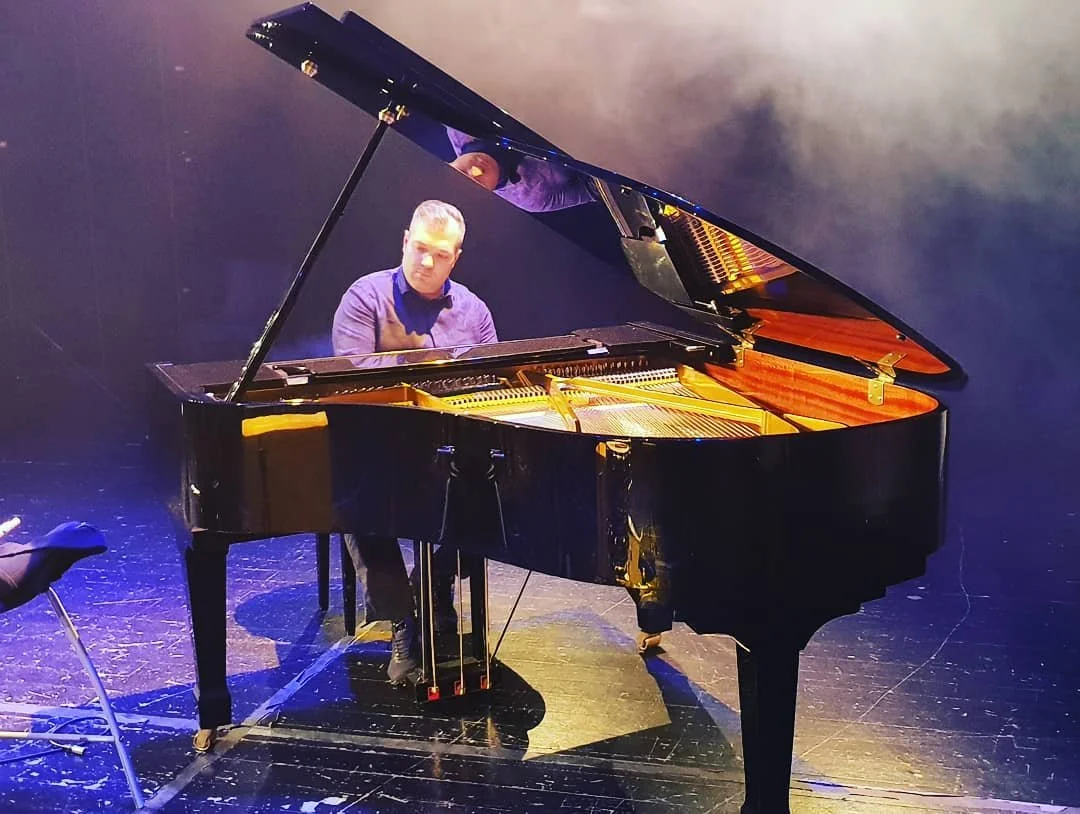 Tomo Bacurin (Tomo B. Lima) - Live performance on piano