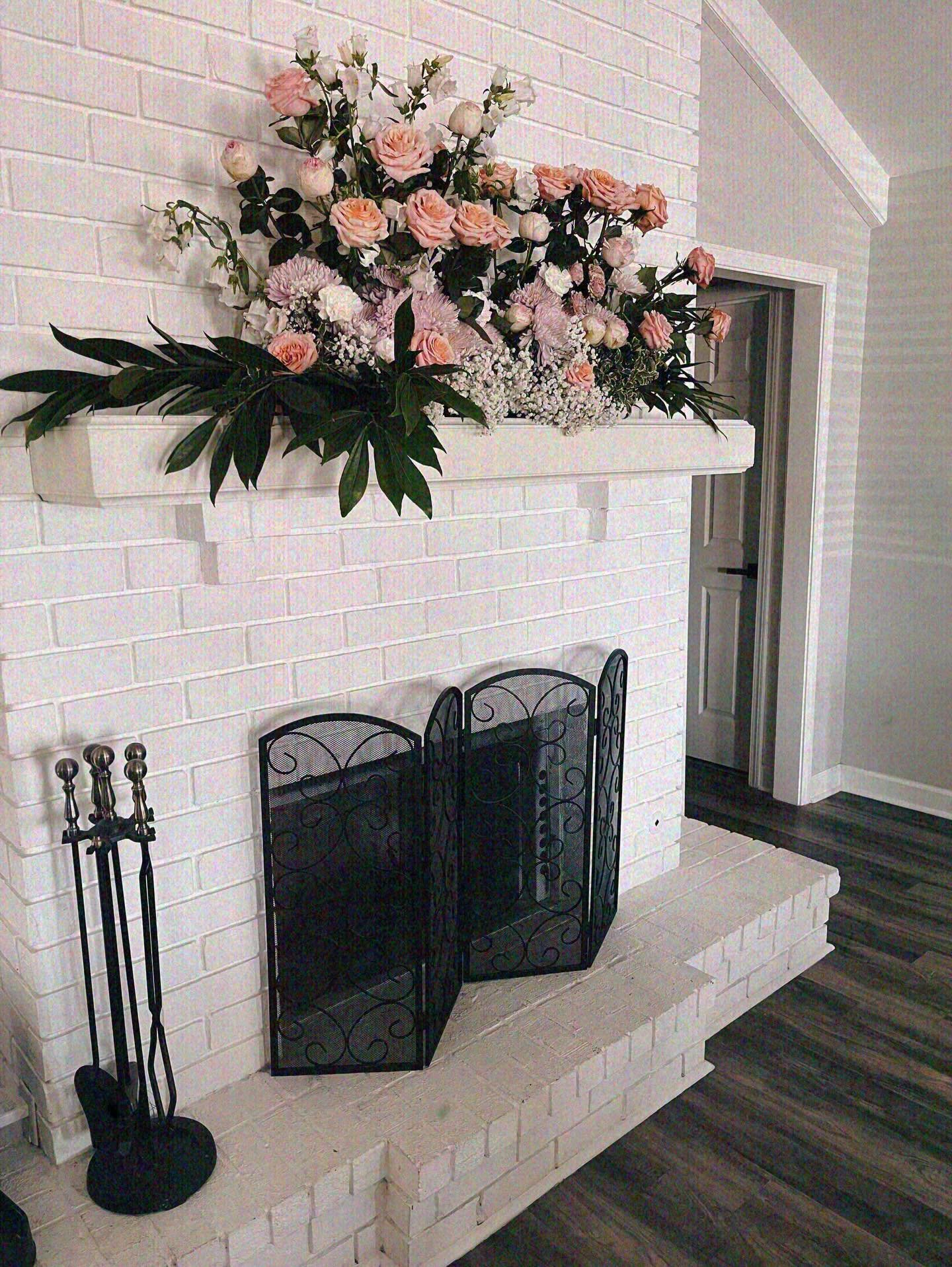 Mantlepiece arrangement to celebrate baptism day 🌿🕊️🤍

#baptismflowers #eventflorals #feverdreamflorals #neworleansflorals #mantlearrangement