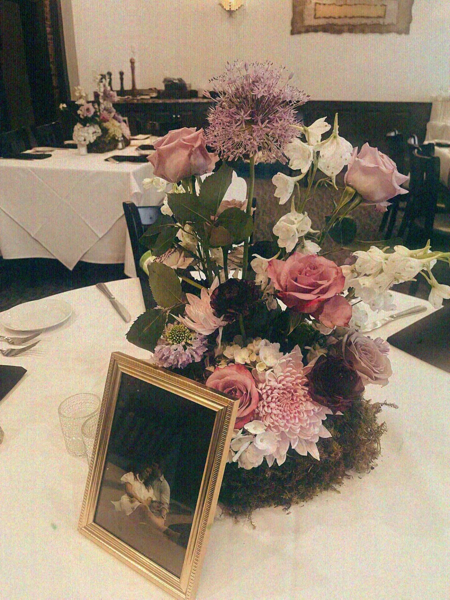 Before the wedding flowers 💜🪻💍

👰 @katilynshebert 
🍴@keith_youngs_steakhouse

#lavenderhaze #centerpieces #flowermeadows floralswag rehearsaldinnerflowers