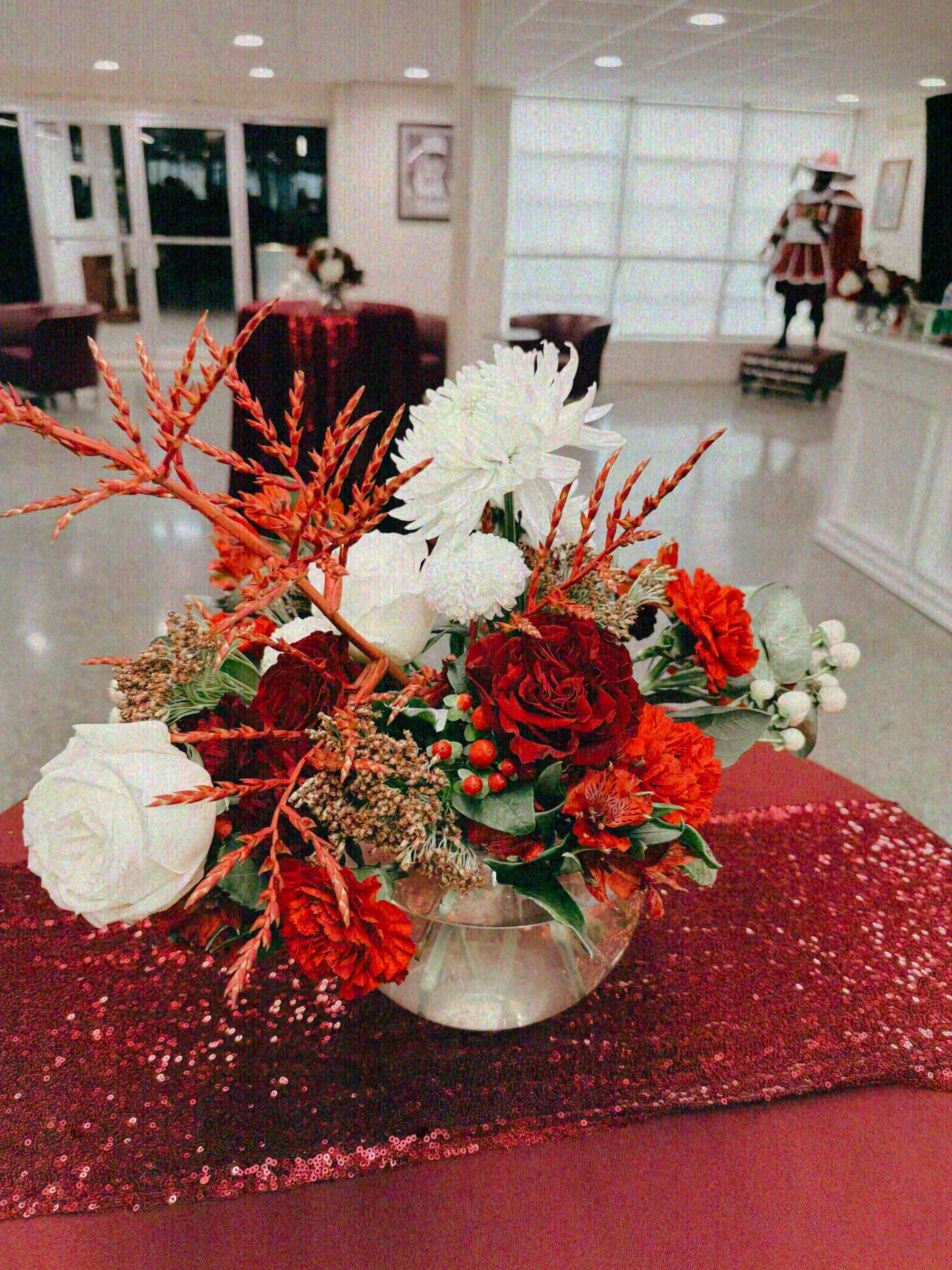 Had some fun flowering up the De La Salle High School Cavaliers Signum Fidei Dinner last week 🤍⚜️

@delasallenola 

#neworleansflorist #eventflorals #louisianaflorist #signumfidei #cavaliers