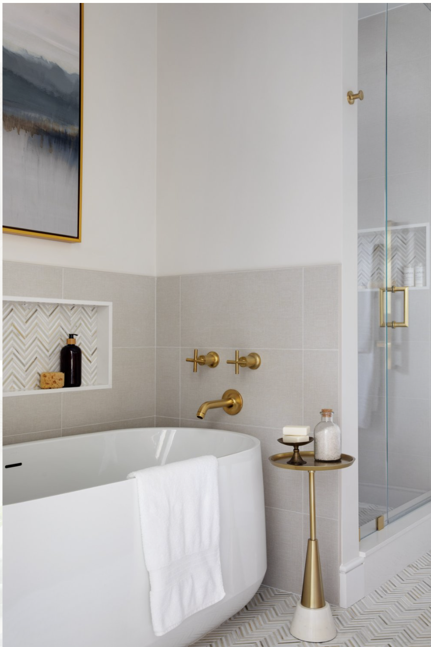 Master Bathroom Tub.png