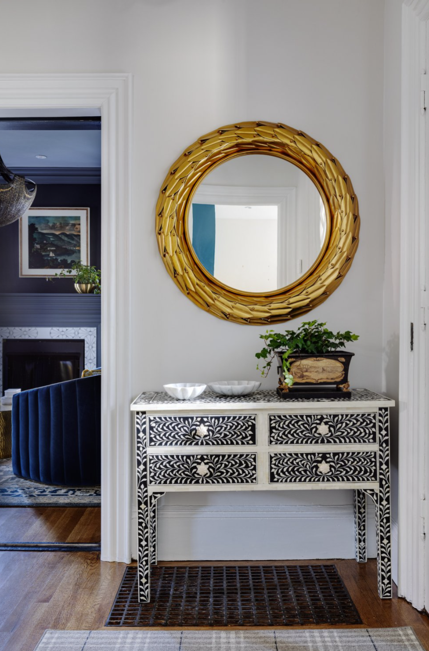 Foyer Decorative Table.png