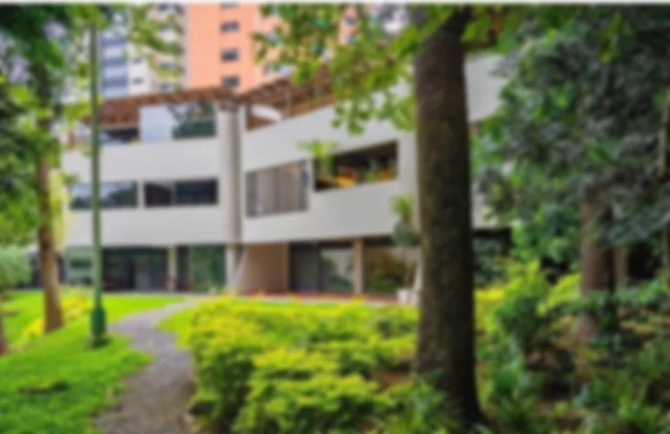 Fumigamos residencias modernas y jardines, eliminando plagas sin dañar tus áreas verdes. Confía en Alpha Control de Plagas para proteger tu hogar y entorno natural.