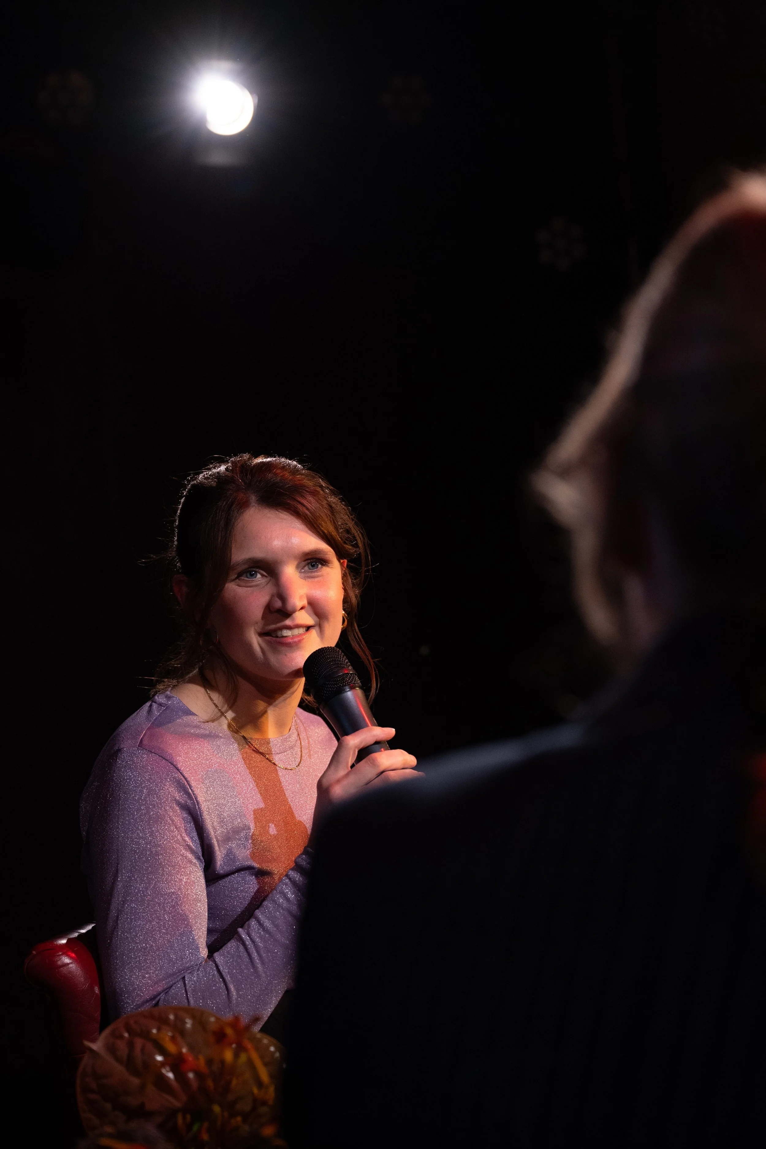 Eventfotografie auf der lit.pop.cologne 2026: Autorin Verena Keßler im Gespräch über ihr Buch „Gym“ bei einer Literaturveranstaltung