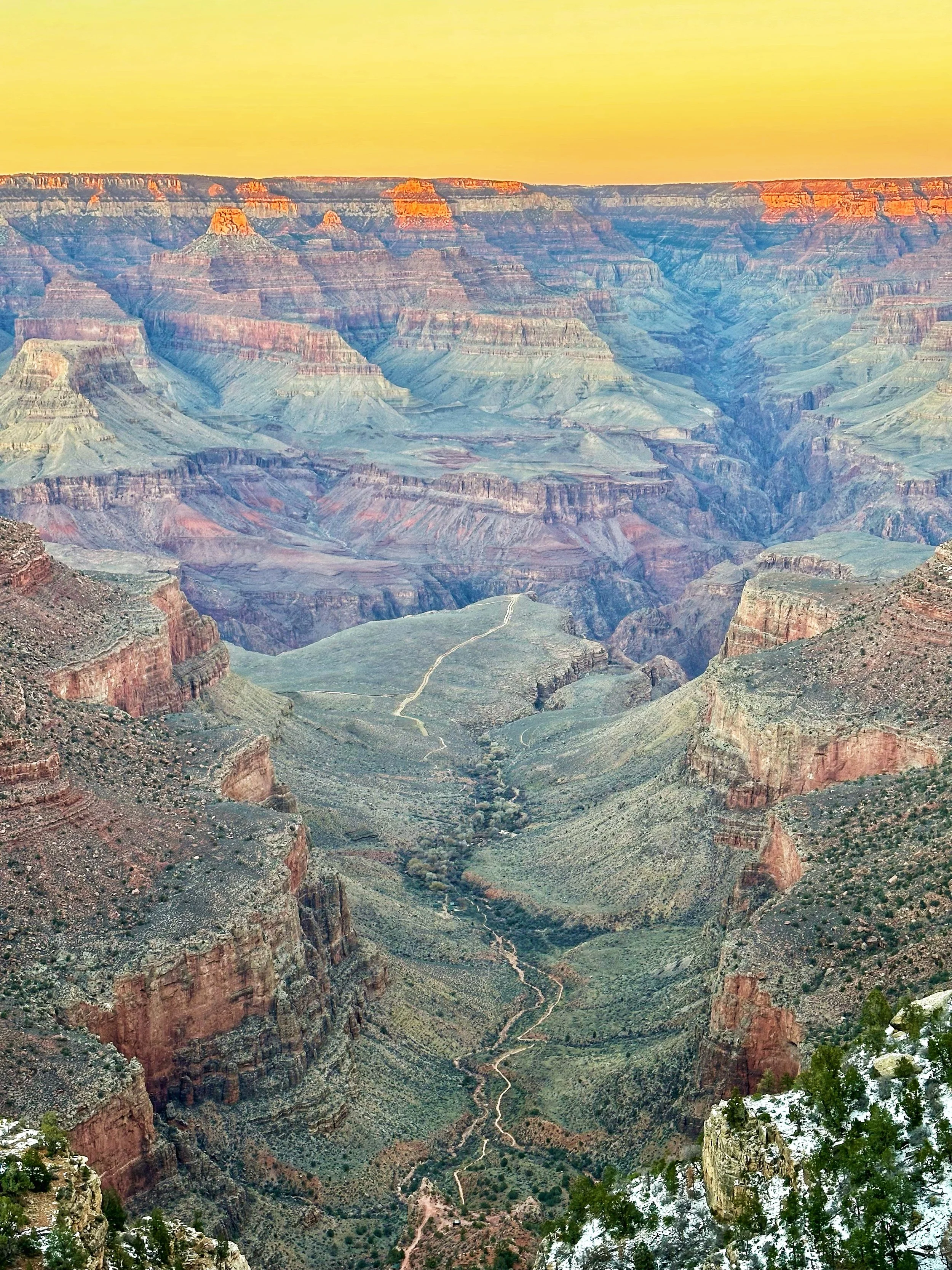GRAND CANYON GOLDEN HOUR -- Bright Angel Trail @ Grand Canyon Village, Arizona (January 12, 2026)