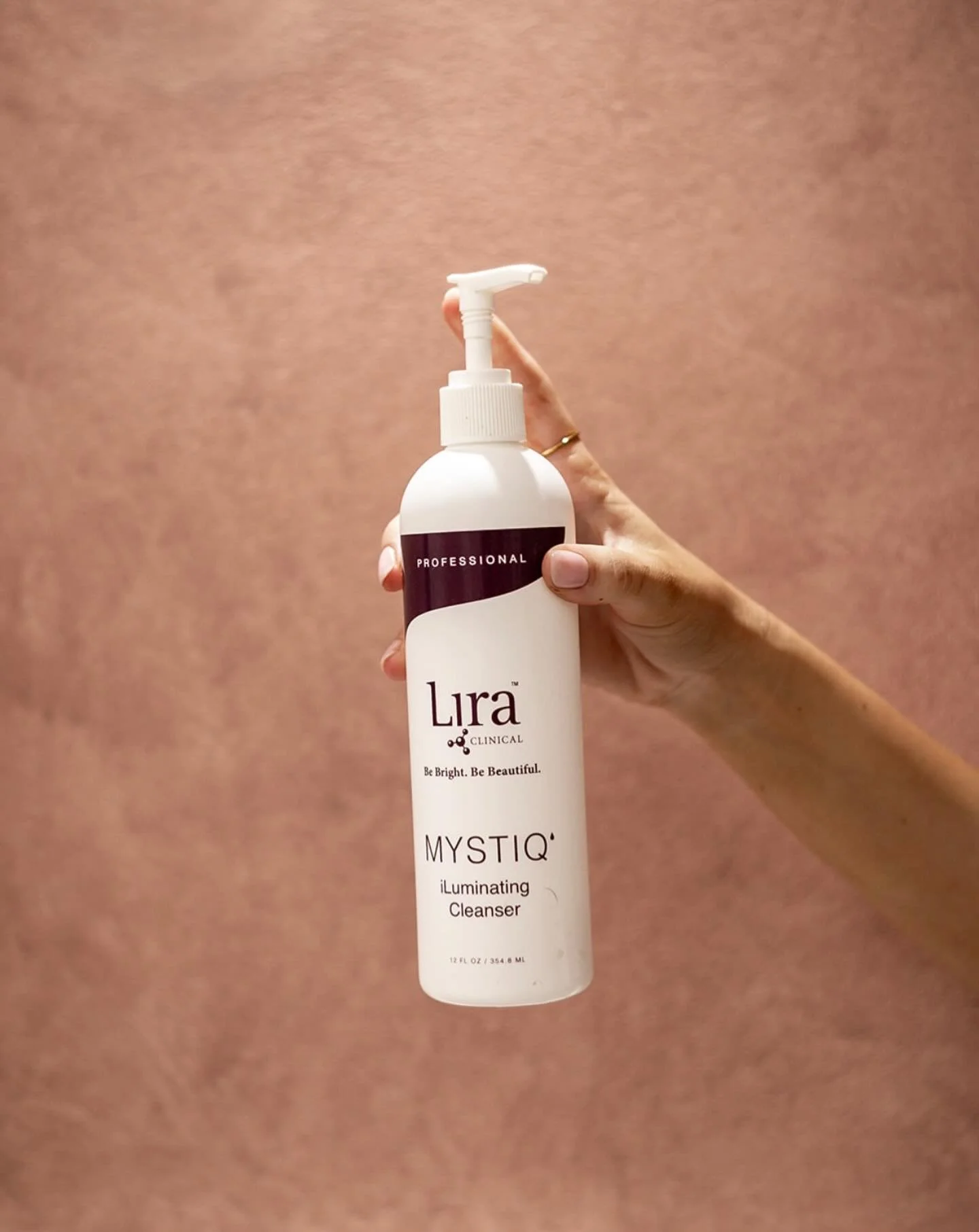 Lira Clinical Mystiq Illuminating Cleanser

A cleanser that does more than just clean the skin.

The Mystiq Illuminating Cleanser helps gently remove impurities while supporting brighter, more even skin tone.

Formulated with advanced brightening ing