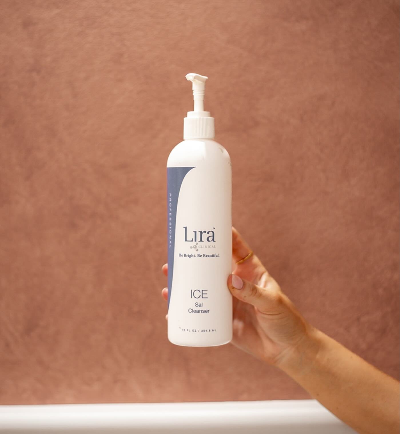 Meet your new skin essential ❄️

Lira Clinical ICE Sal Cleanser = gentle exfoliation + brighter, clearer skin.

Perfect for:
&ndash; Acne + congestion
&ndash; Pigmentation
&ndash; Dull skin

Results-driven, without stripping your barrier 

Available 