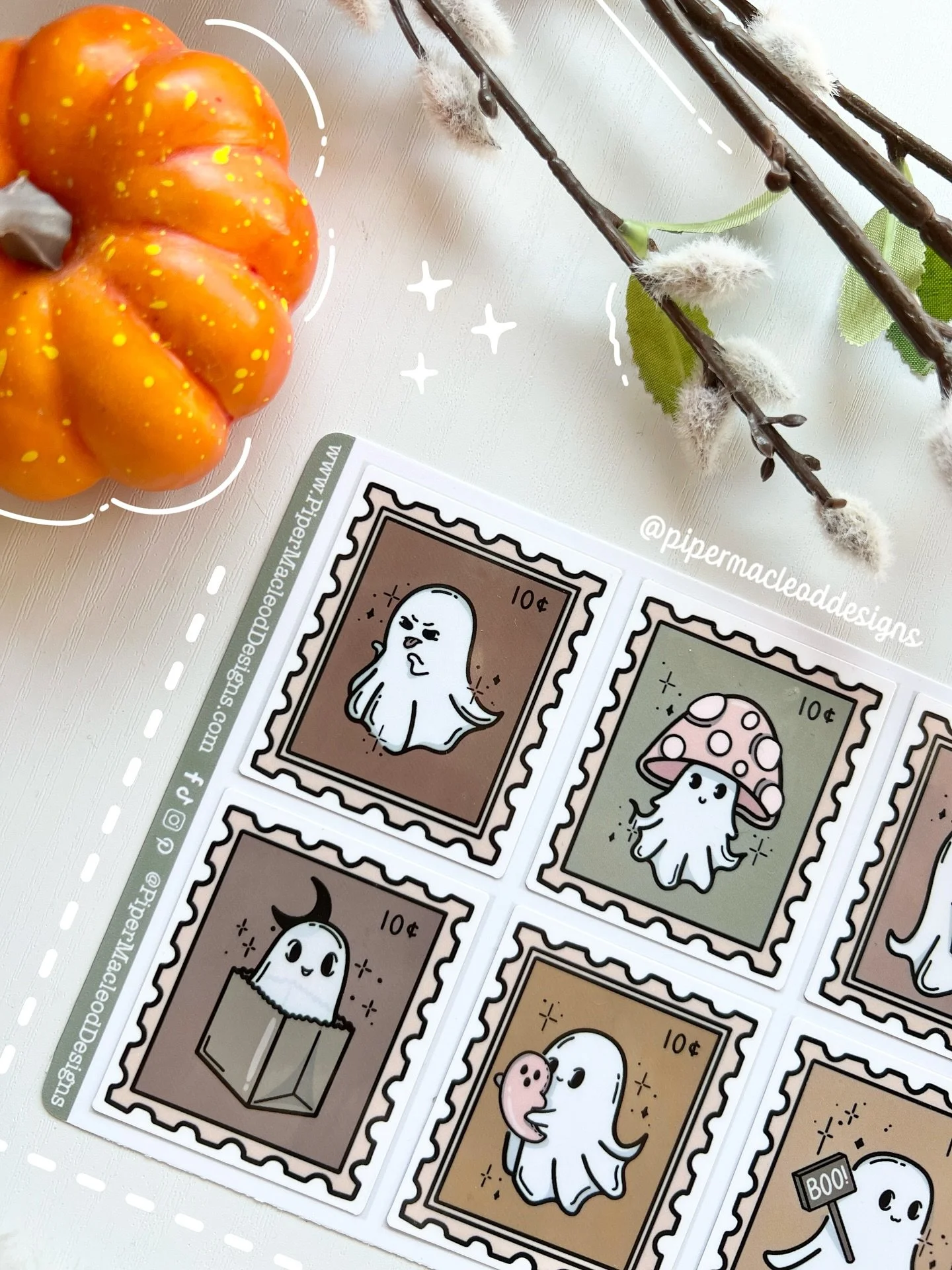 π» Which spooky Ghost Pal is your favourite?
πPumpkin spice latte Pal
π»Boo sign Pal
π§ΈStuffed ghost cuddling Pal
πMushroom hat Pal
πRude tongue Pal
ποΈPaper bag Pal
They’re laminated, durable, and ready to haunt your water bottles, planne