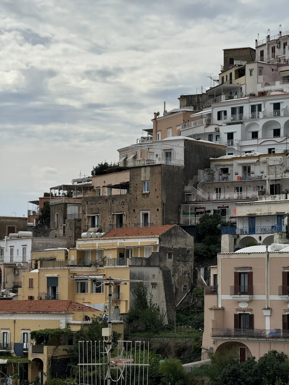 on the way down to positano.JPG
