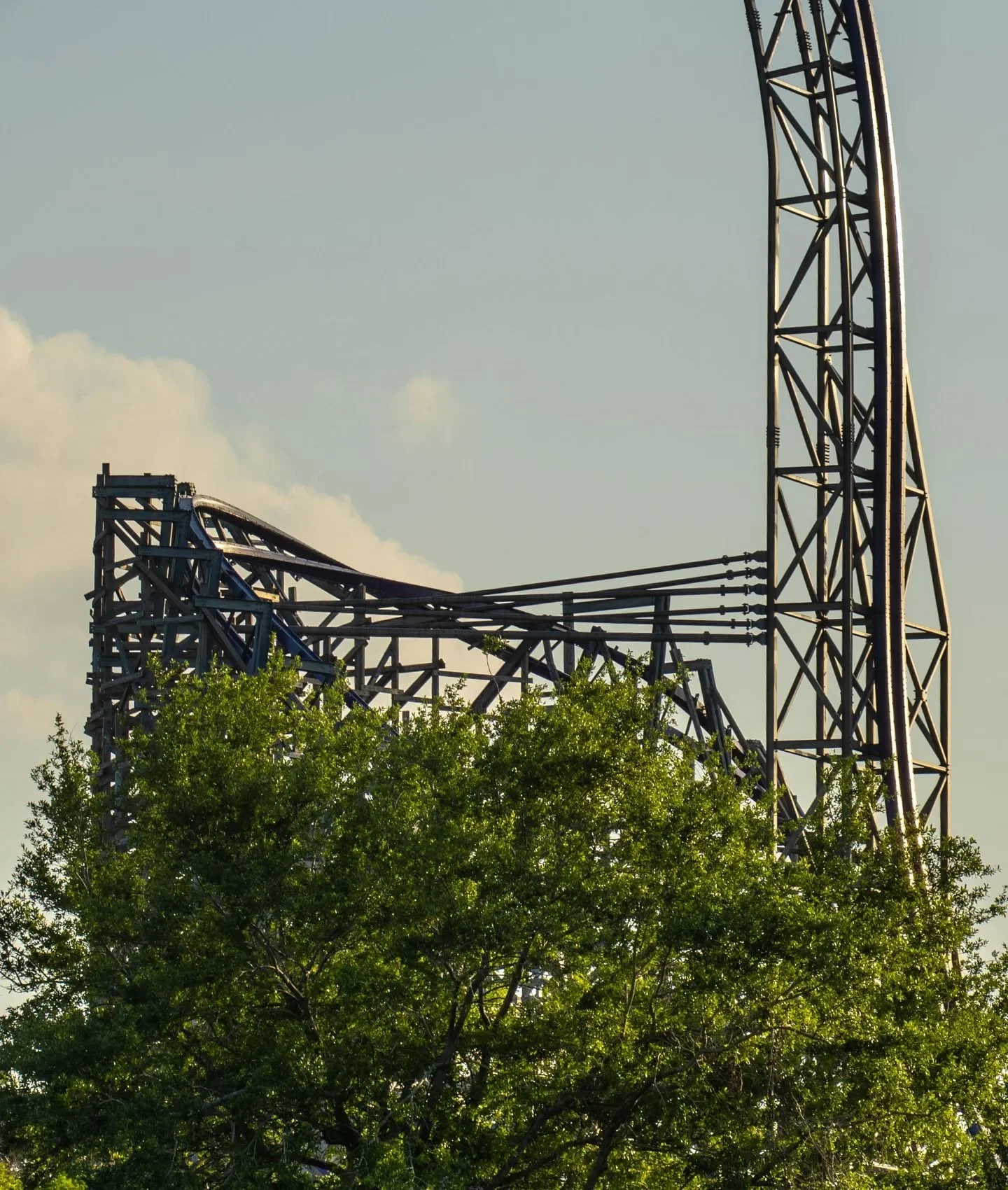 it's as fast as it looks, just trust me. I love when RMC gets a bizarre wooden structure, and with a few steel reinforcements, they're able to rip a 40mph inversion through the space of the previous coaster's tallest point. no other notes
#trainlesst