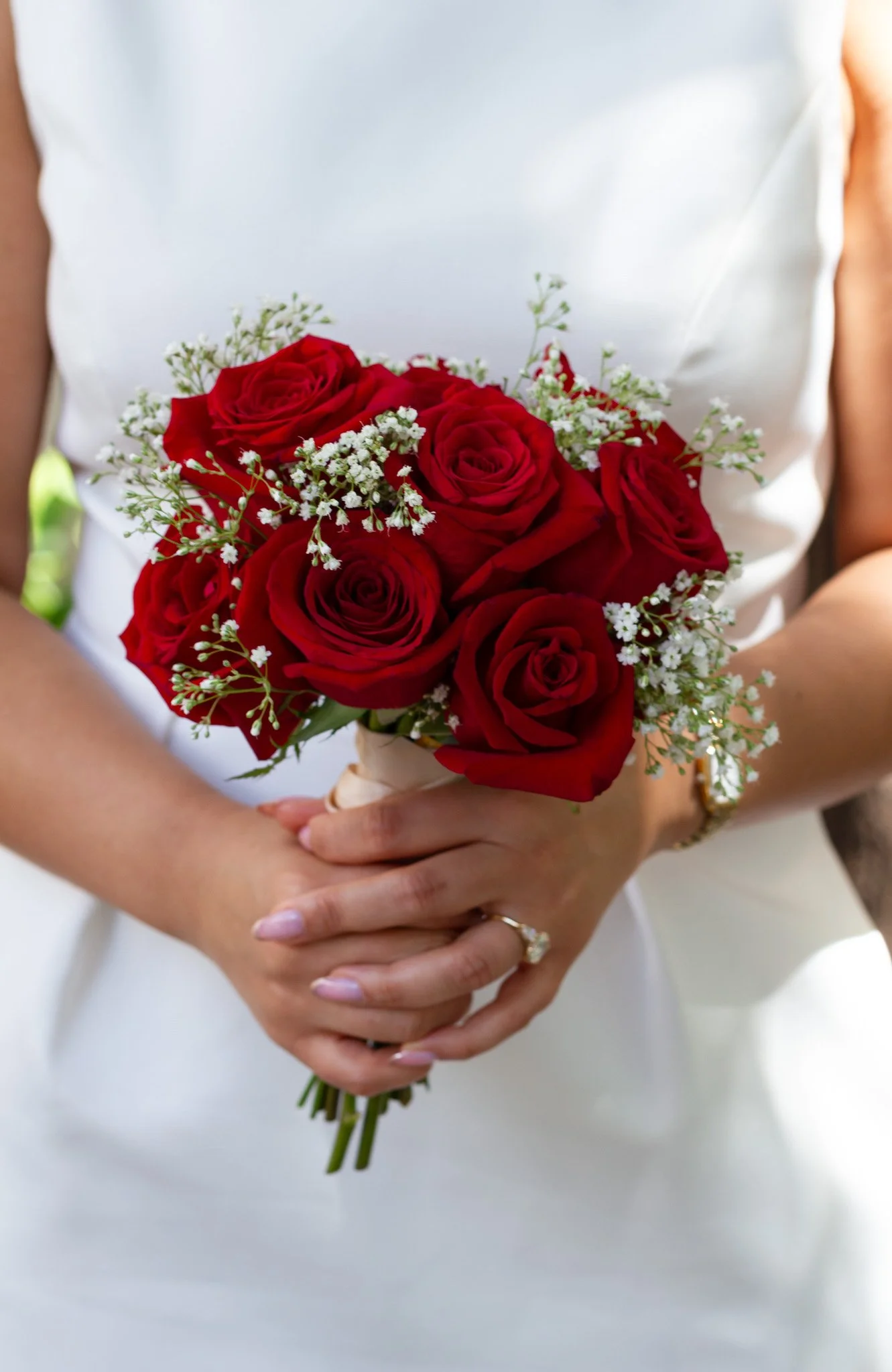 red-bouquet-detail-modern-nyc-elopement-tenth-and-kingston.jpg