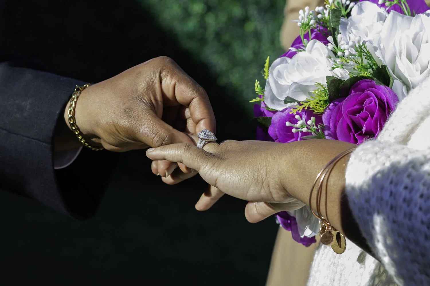 couples-photography-purple-flowers-intimate-wedding.jpg