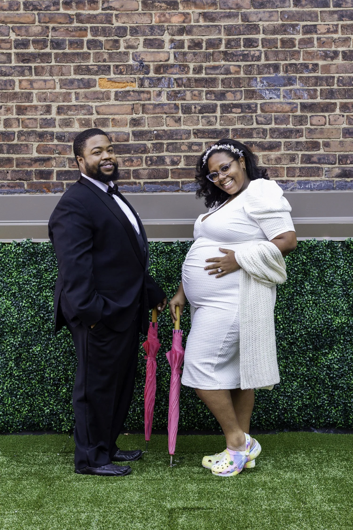 brick-wall-couples-portrait-outdoor-wedding-nyc.jpg