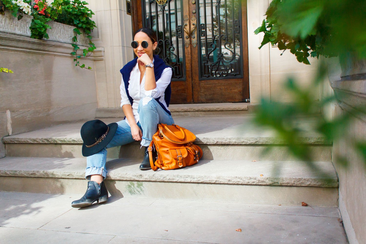 relaxed-nyc-branding-portrait-stoop-conversation-vibe.jpg