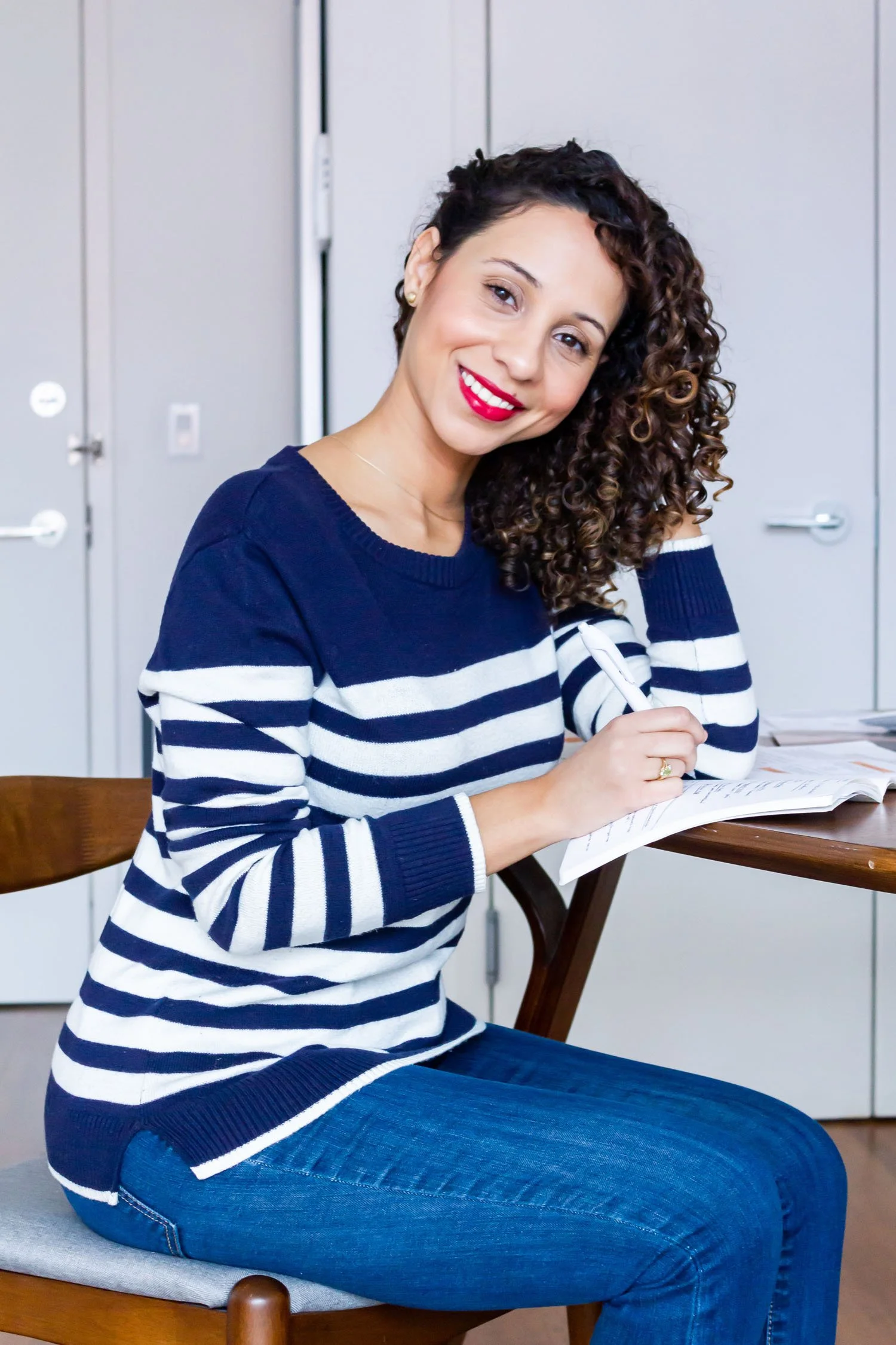 wellness-brand-photo-notetaking-and-laptop-nyc-tenth-and-kingston-photography.jpg