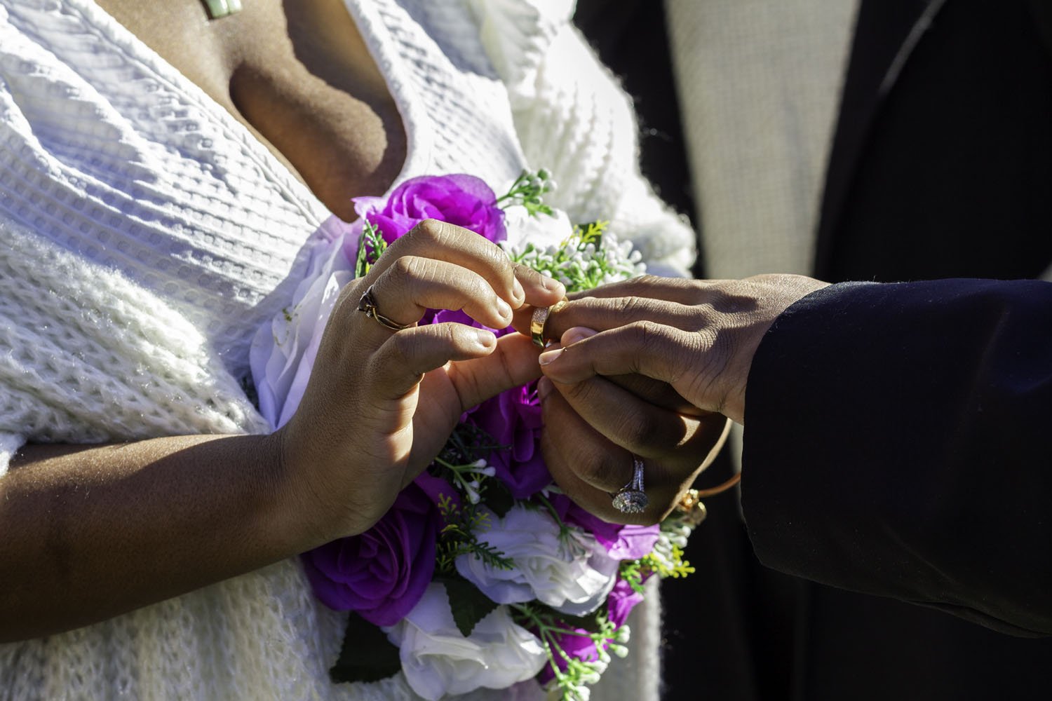 wedding-flowers-detail-photography-purple-bouquet.jpg