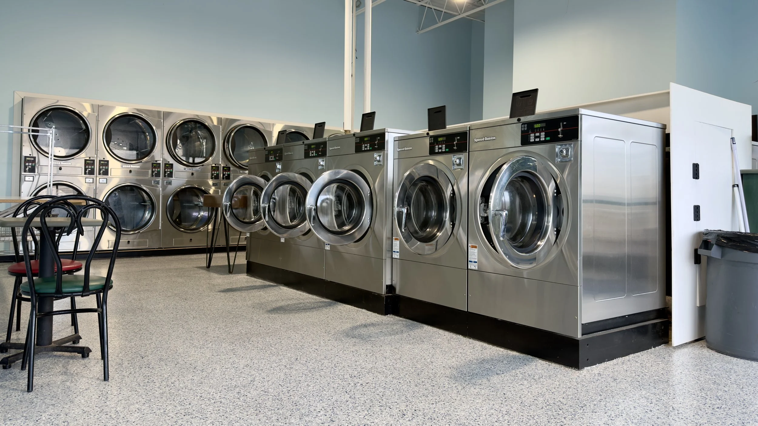 Suds & More Suds Laundromat