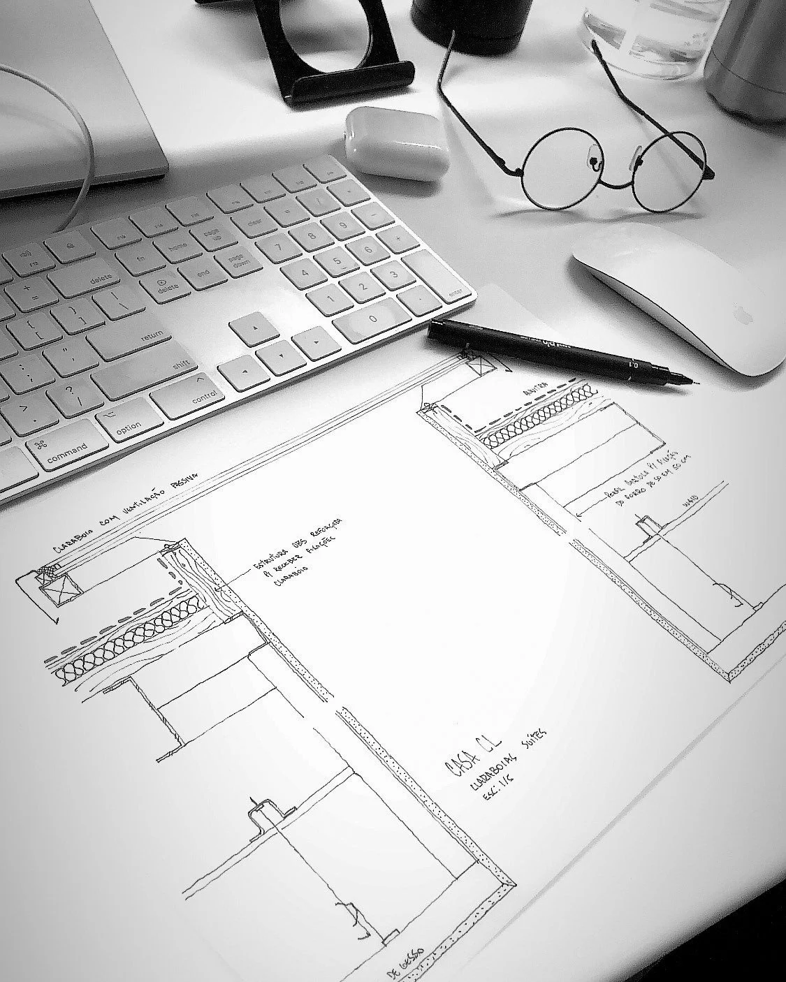 Detalhar &eacute; antecipar a obra no papel.

Cada linha e cada especifica&ccedil;&atilde;o reduzem incertezas no canteiro, evitam improvisos e garantem que o projeto seja executado exatamente como foi pensado.

Mais do que desenho, o detalhamento &e