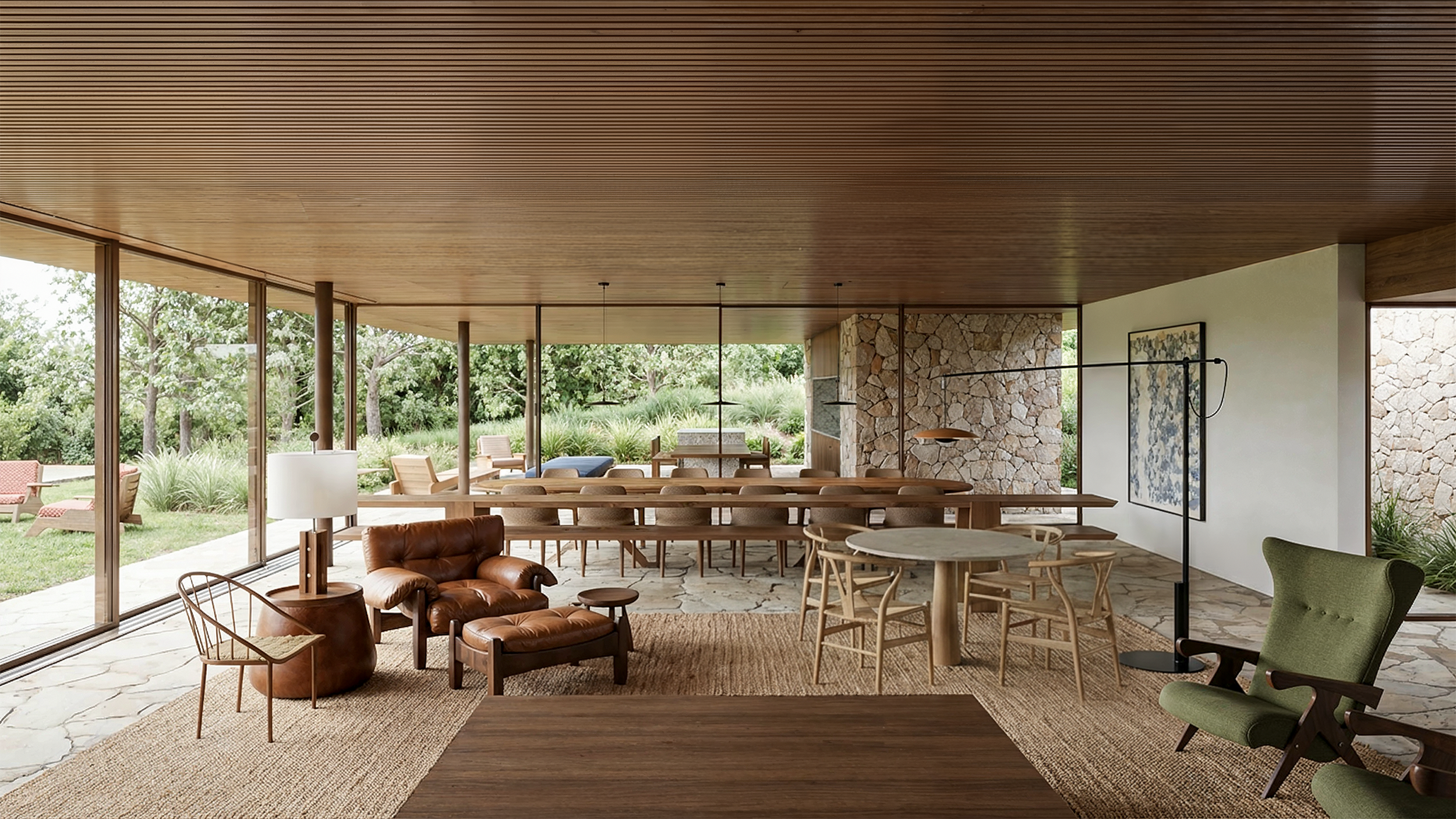 Integração entre sala de estar e jardim externo com amplas aberturas de vidro na Casa Tetris.