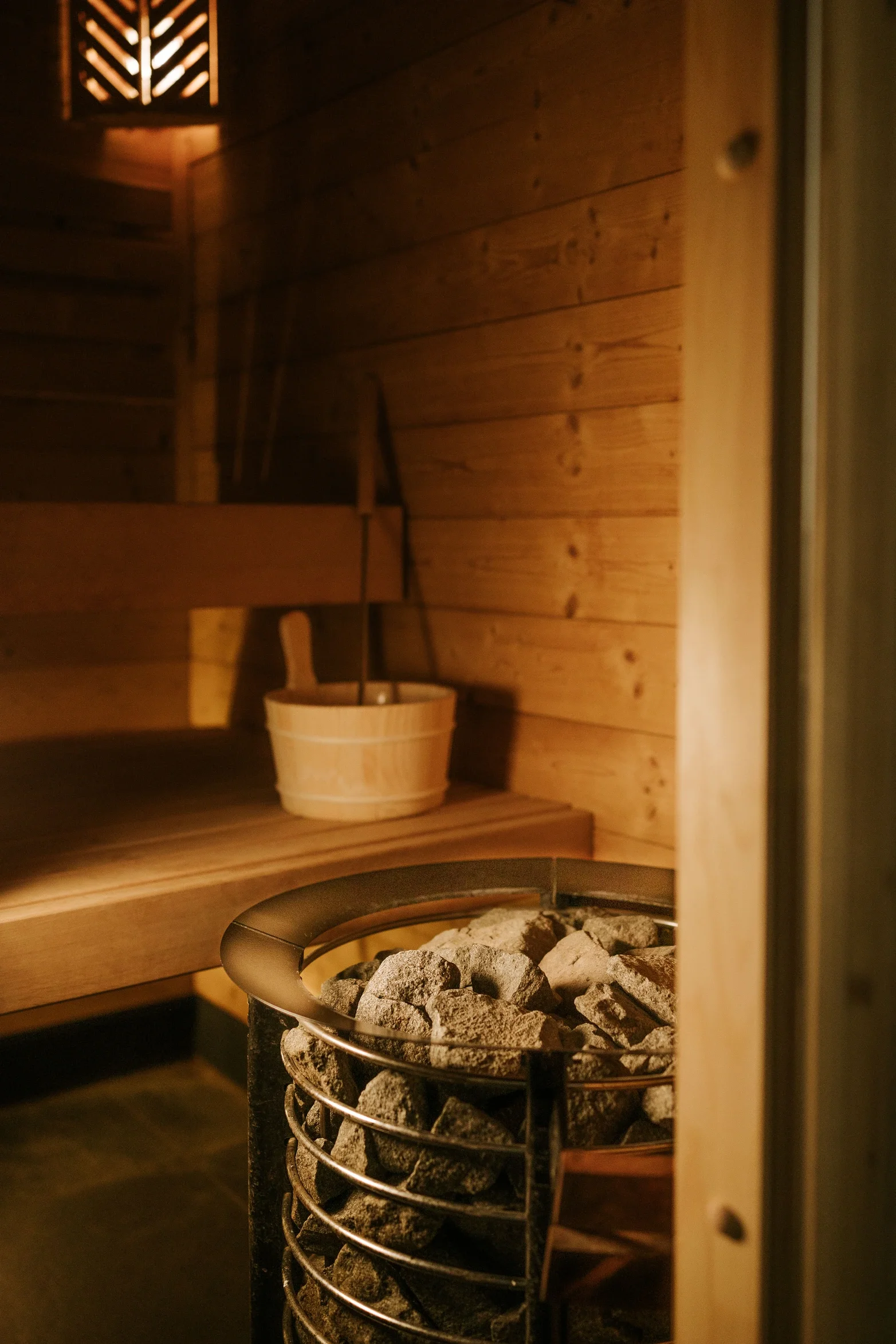 loyly-spa-lyon-sauna-poele.webp