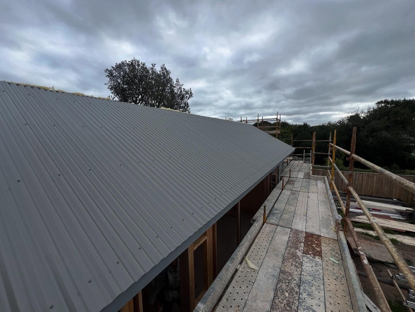 Blairgowrie, Victoria

New gable roof to match in with the existing roof. Still plenty more to come from this site.

Client: Weston Beachside Services
Supplier: @metroll.vic 
Colour: Wallaby
#victoria #colorbond #morningtonpeninsulabusiness #morningt