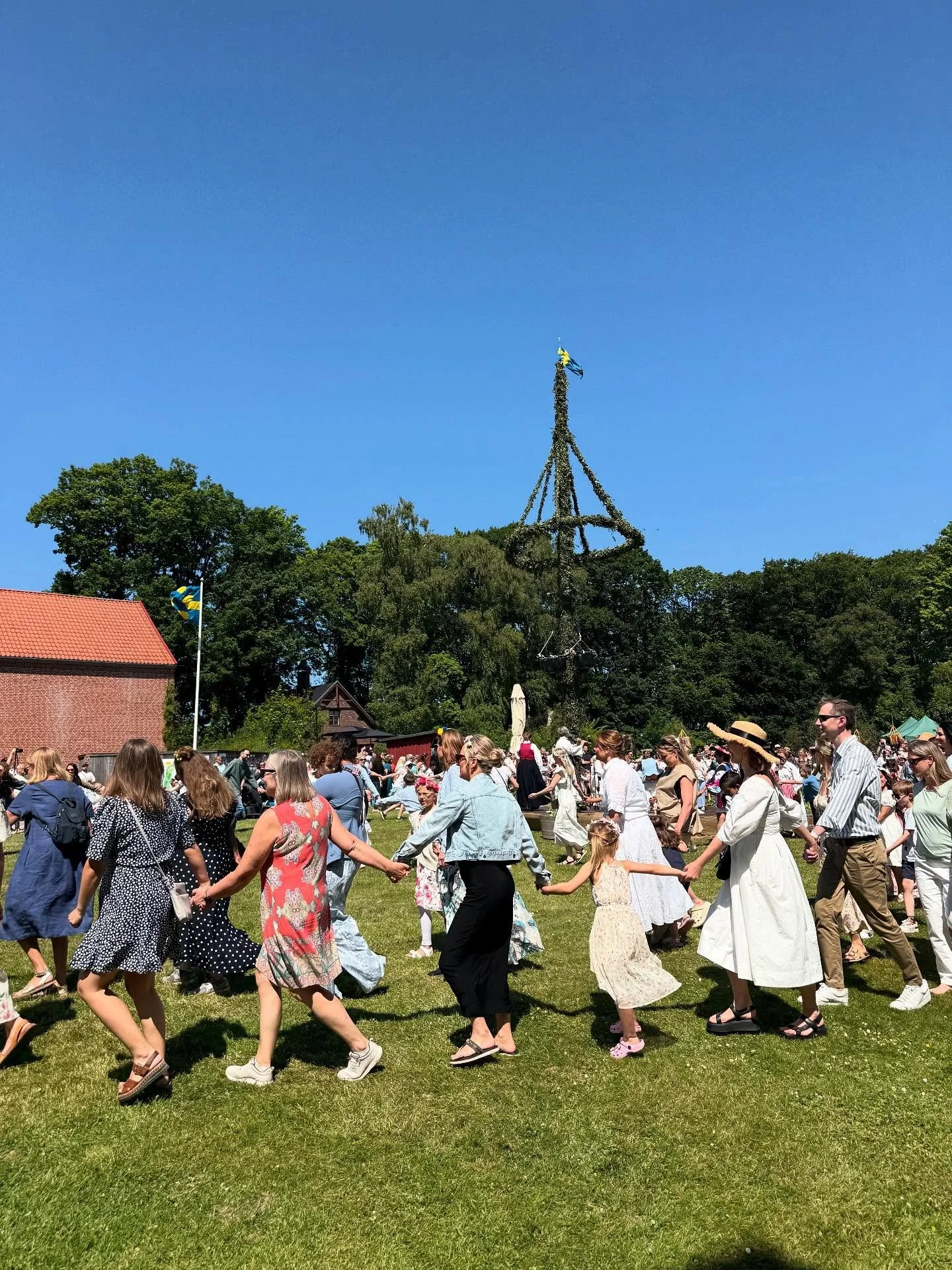Glad Midsommar! 🌞💐 Scenes from Fredriksdal today. If you missed today&rsquo;s celebration you still have a chance to visit tomorrow, check out their website for deets!

#Midsommar #GladMidsommar #VisitHelsingborg #HbgCity #Fredriksdal #Sweden